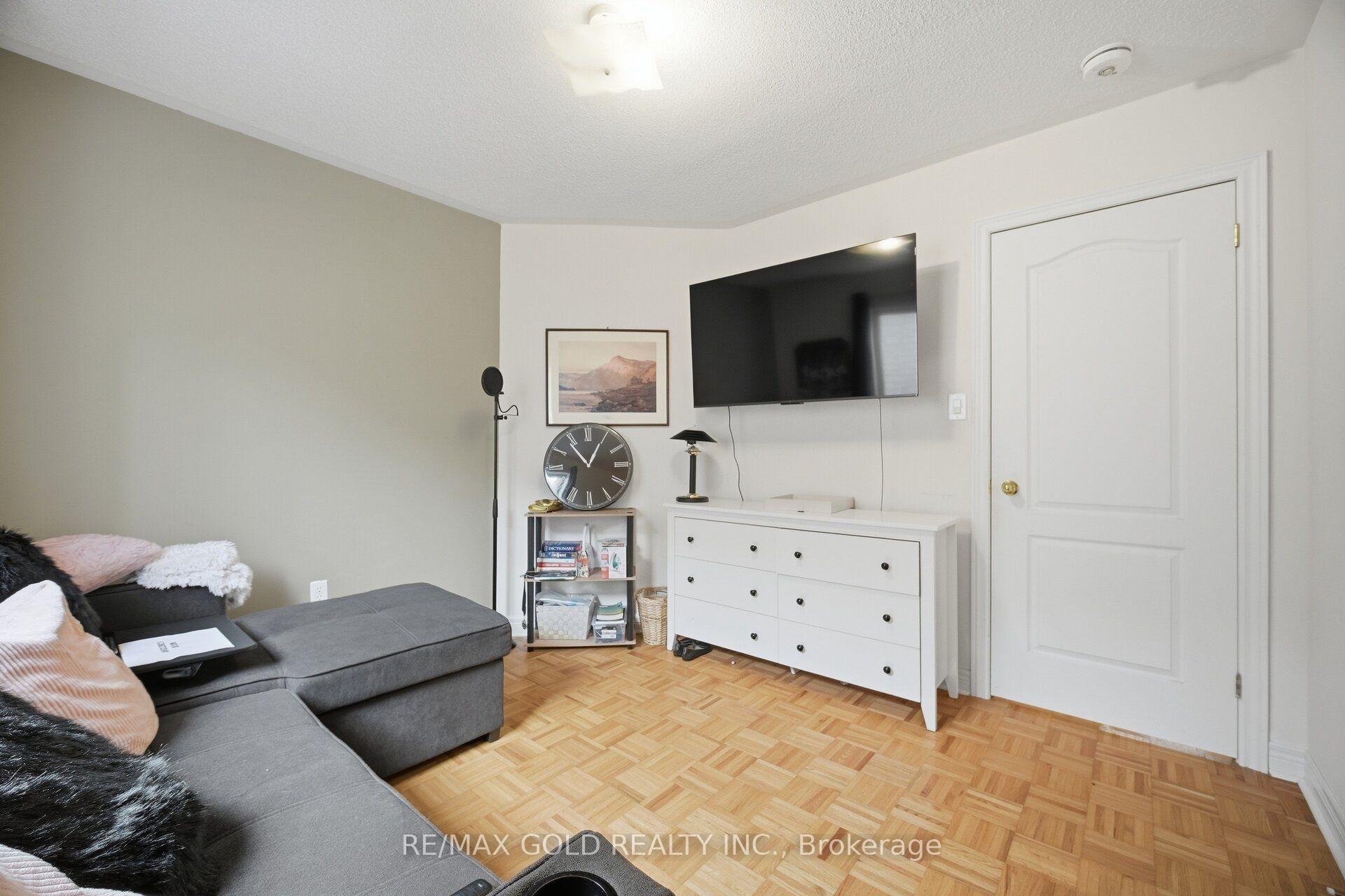 Photo 32 of 10 Sir Jacobs Crescent, Brampton, Fletcher's Meadow — HOMEH