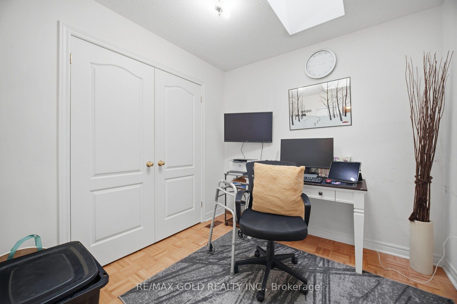 Photo 33 of 10 Sir Jacobs Crescent, Brampton, Fletcher's Meadow — HOMEH