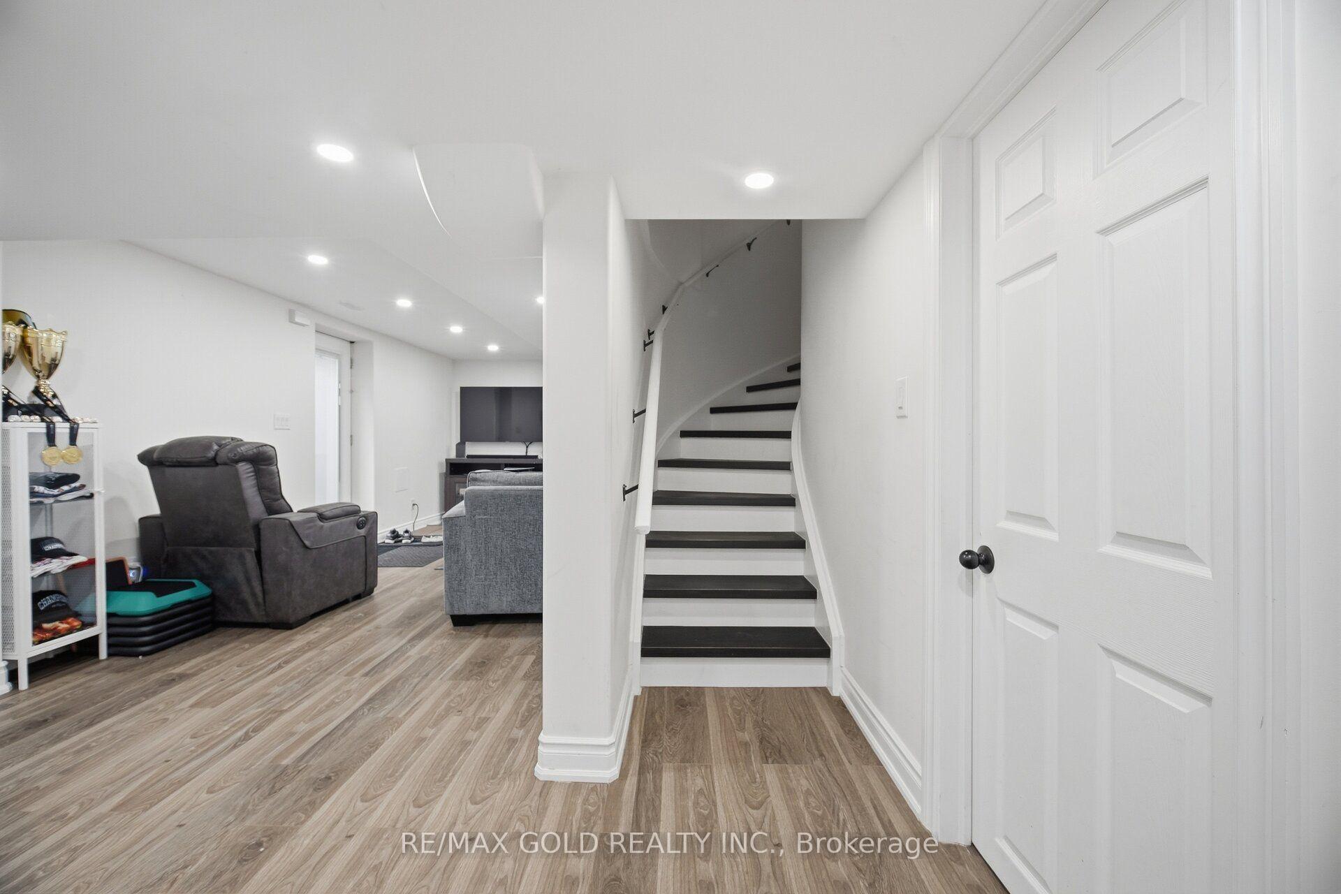 Photo 36 of 10 Sir Jacobs Crescent, Brampton, Fletcher's Meadow — HOMEH