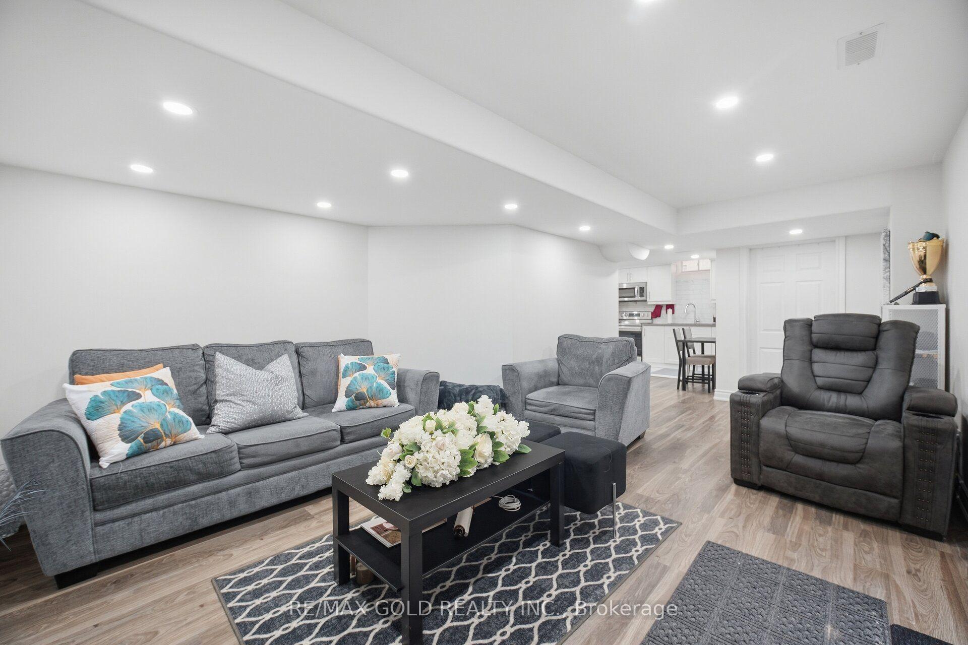Photo 37 of 10 Sir Jacobs Crescent, Brampton, Fletcher's Meadow — HOMEH