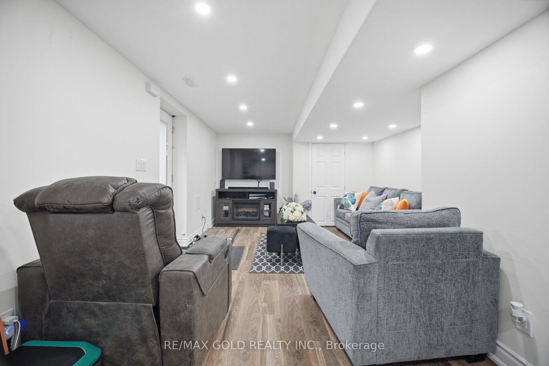 Photo 38 of 10 Sir Jacobs Crescent, Brampton, Fletcher's Meadow — HOMEH