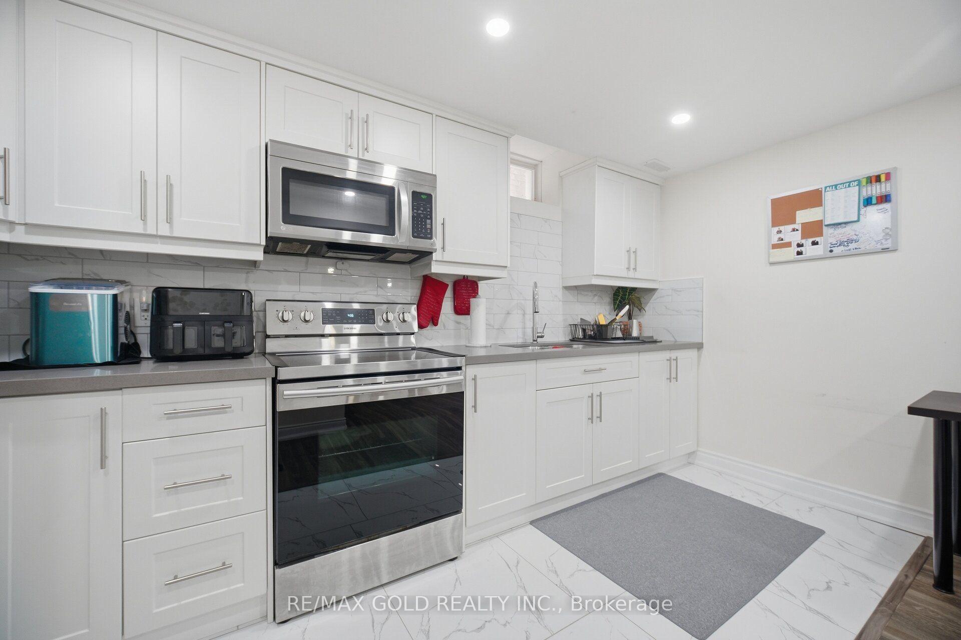 Photo 41 of 10 Sir Jacobs Crescent, Brampton, Fletcher's Meadow — HOMEH