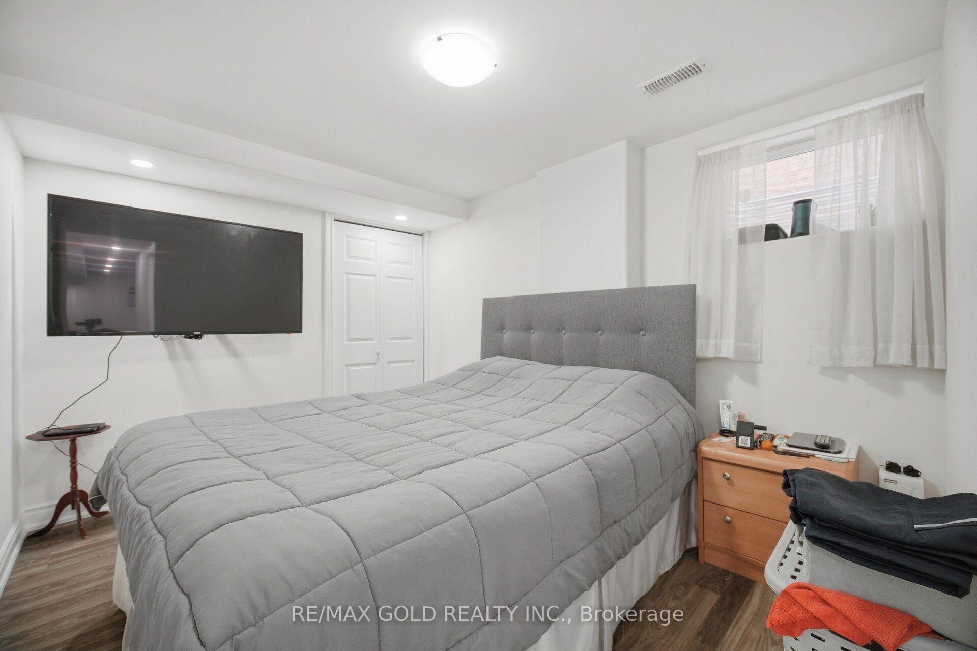 Photo 42 of 10 Sir Jacobs Crescent, Brampton, Fletcher's Meadow — HOMEH