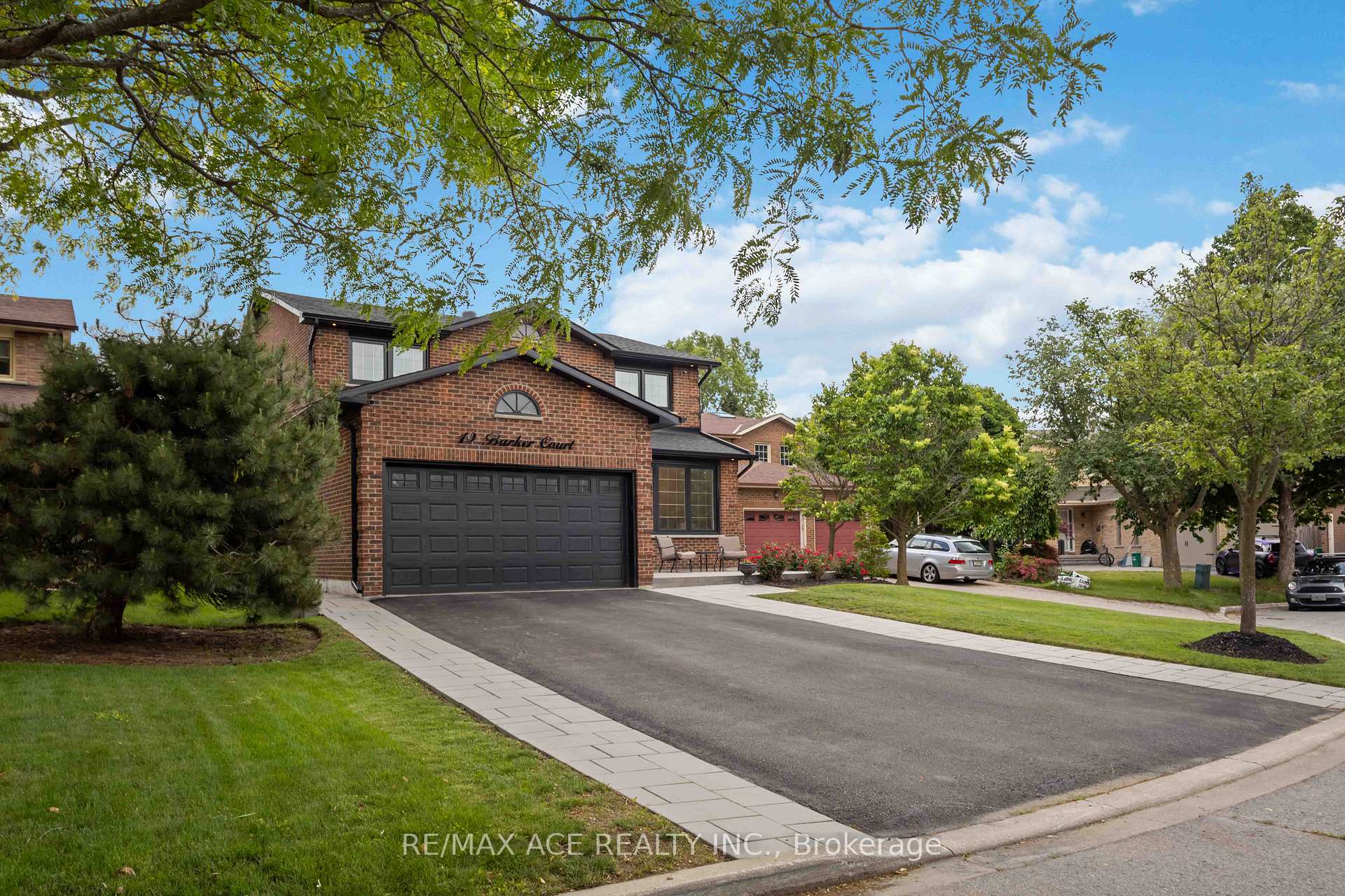 Photo 3 of 19 Barker Court, Markham, Sherwood-Amberglen — HOMEH