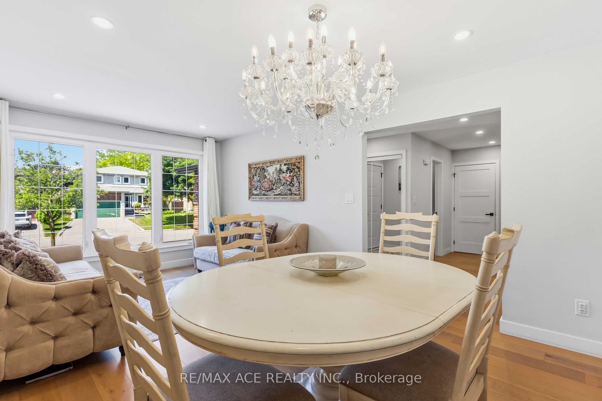 Photo 8 of 19 Barker Court, Markham, Sherwood-Amberglen — HOMEH