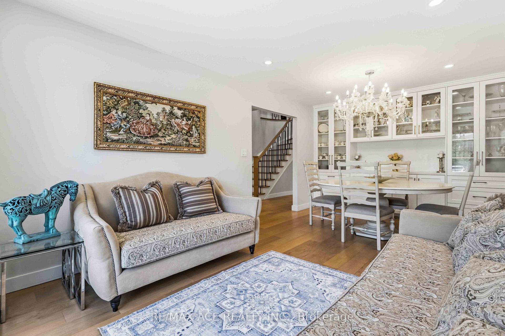 Photo 11 of 19 Barker Court, Markham, Sherwood-Amberglen — HOMEH