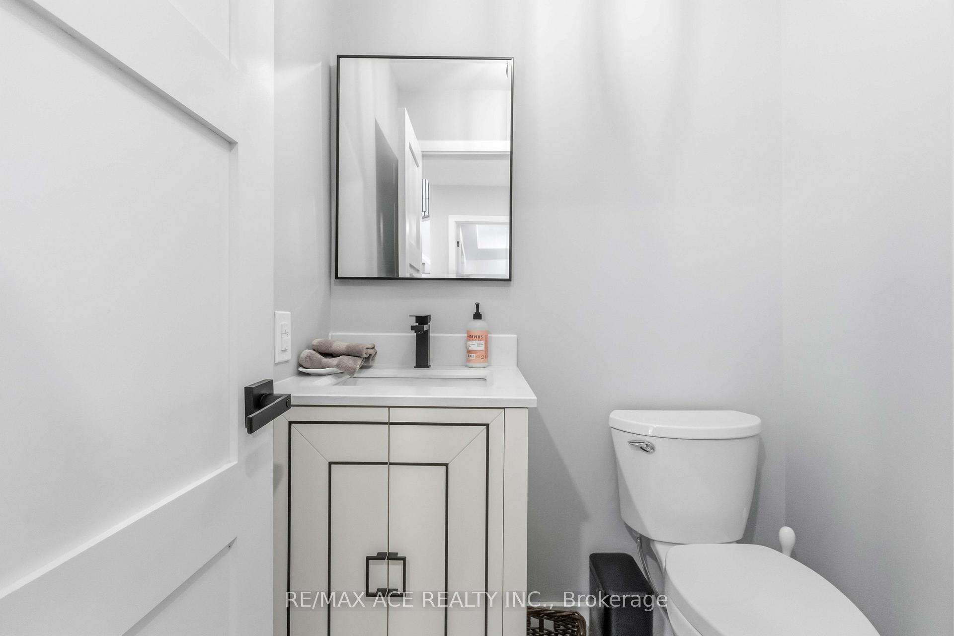 Photo 24 of 19 Barker Court, Markham, Sherwood-Amberglen — HOMEH