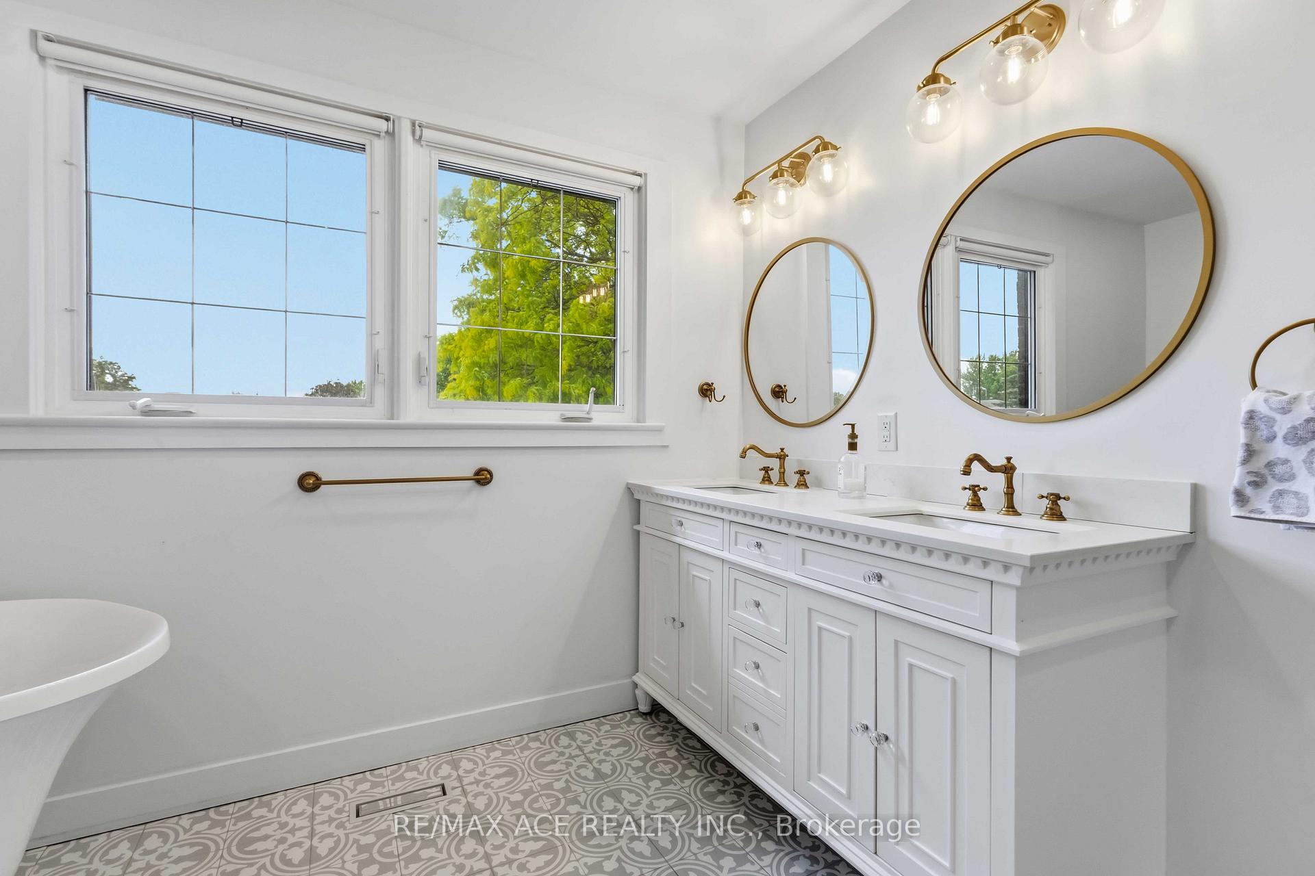 Photo 34 of 19 Barker Court, Markham, Sherwood-Amberglen — HOMEH