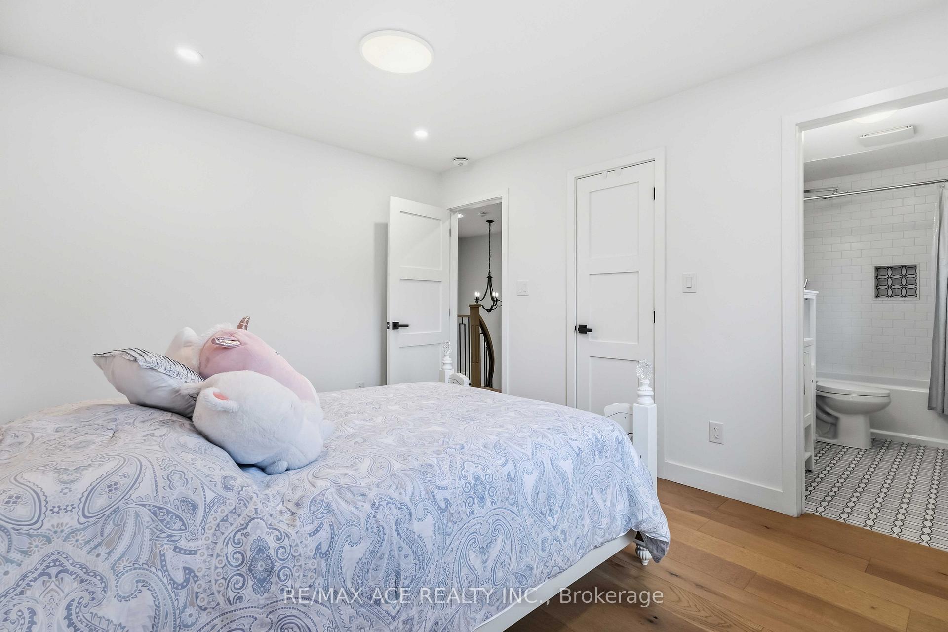 Photo 36 of 19 Barker Court, Markham, Sherwood-Amberglen — HOMEH