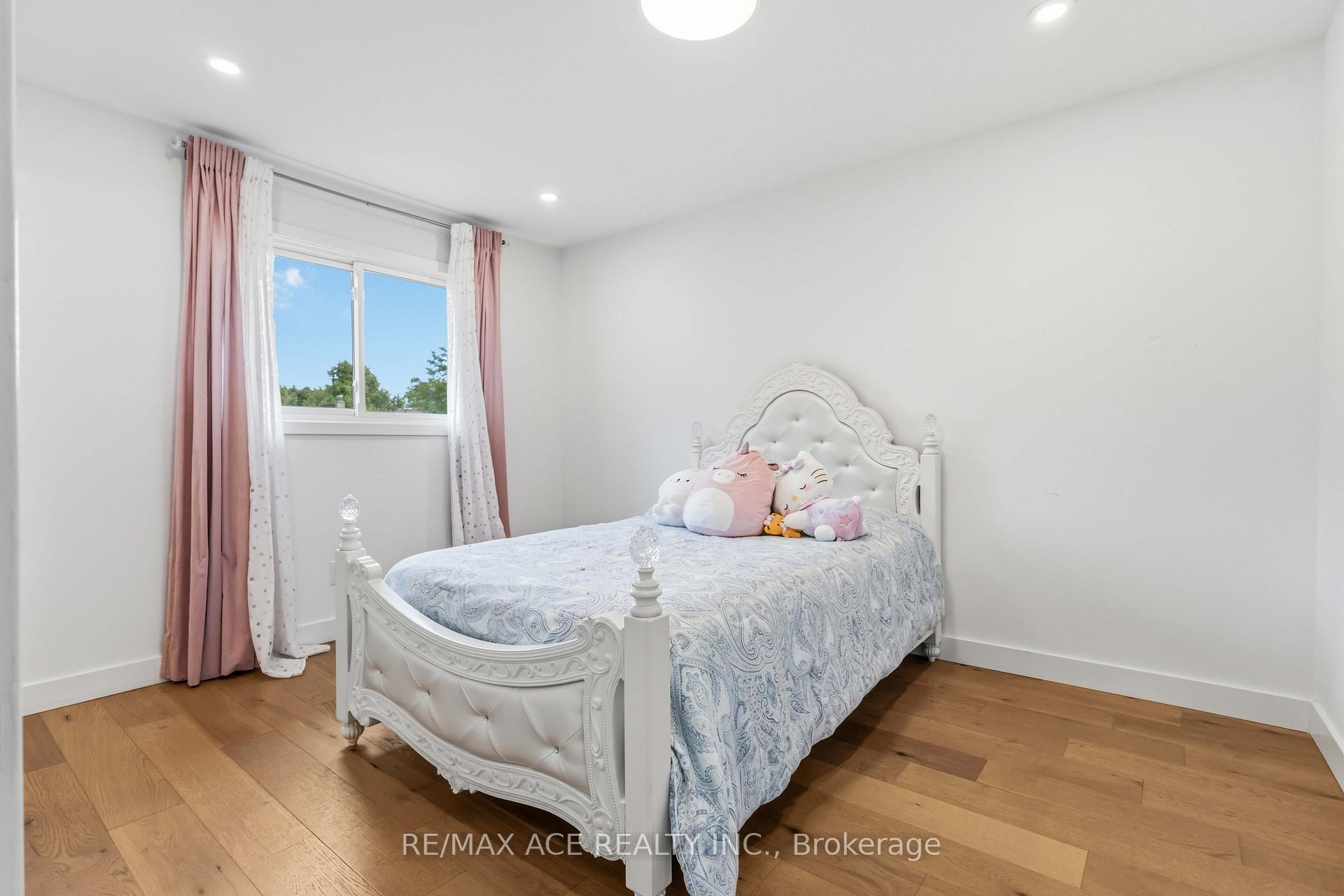 Photo 35 of 19 Barker Court, Markham, Sherwood-Amberglen — HOMEH