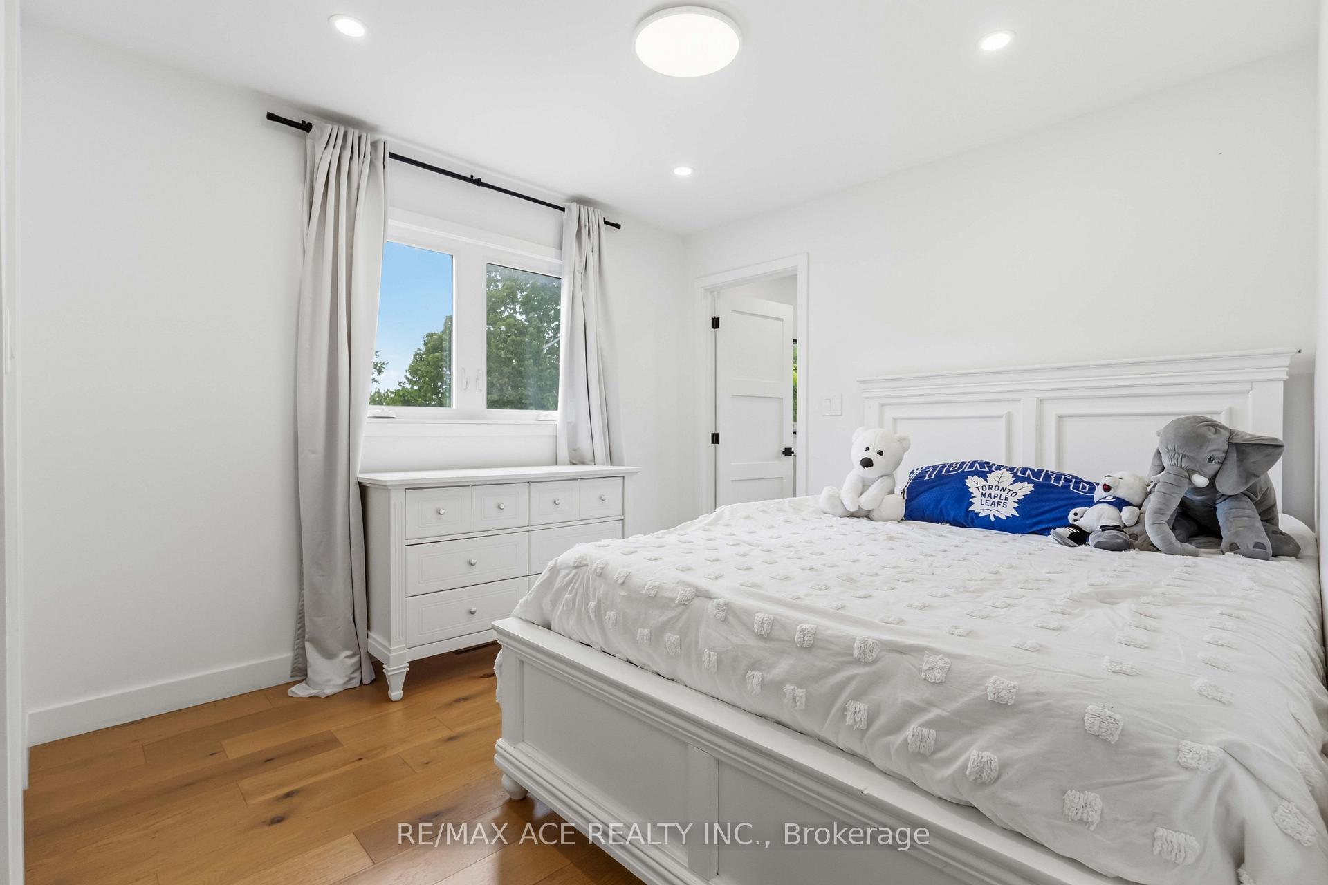 Photo 38 of 19 Barker Court, Markham, Sherwood-Amberglen — HOMEH