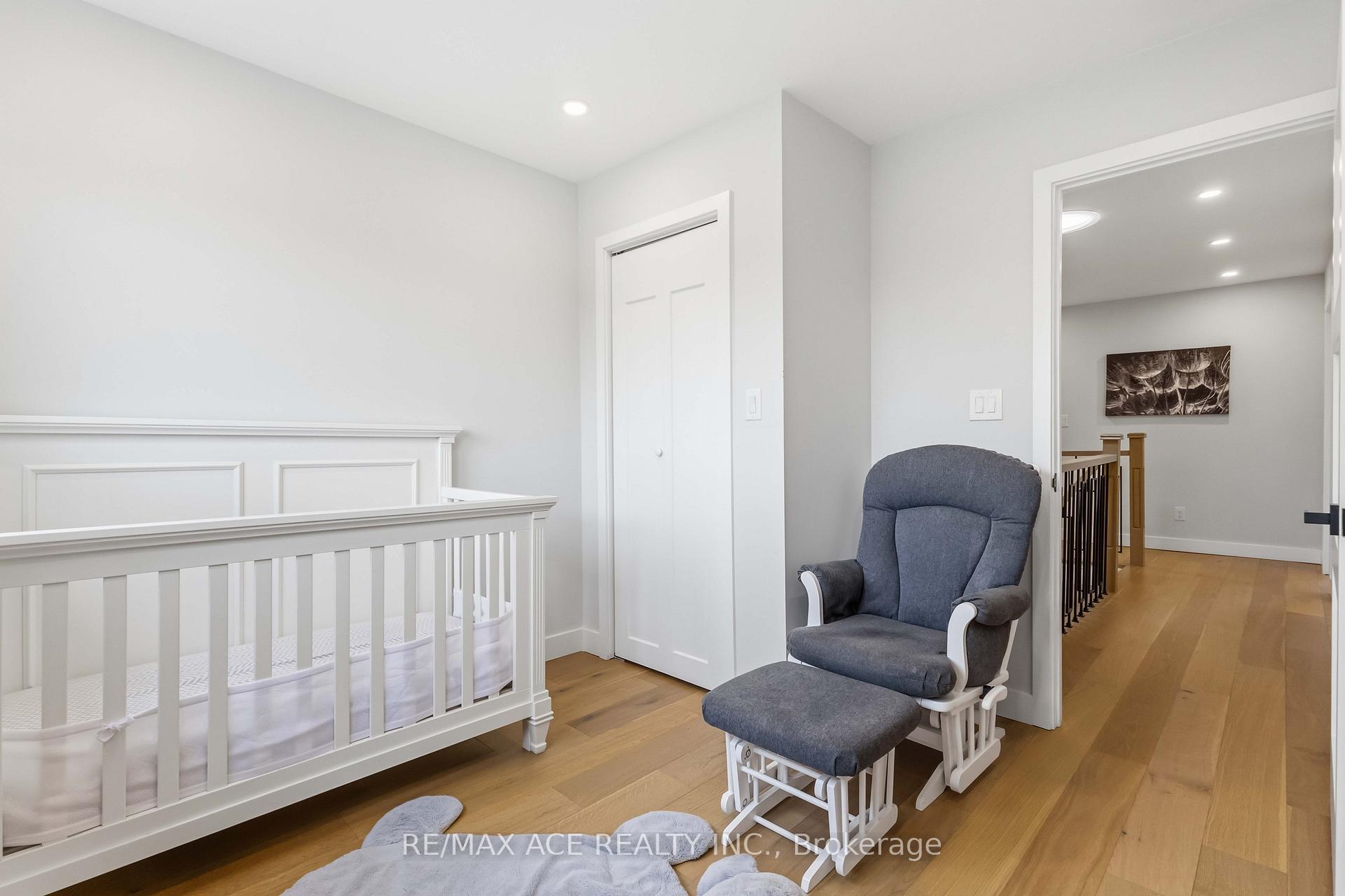 Photo 43 of 19 Barker Court, Markham, Sherwood-Amberglen — HOMEH