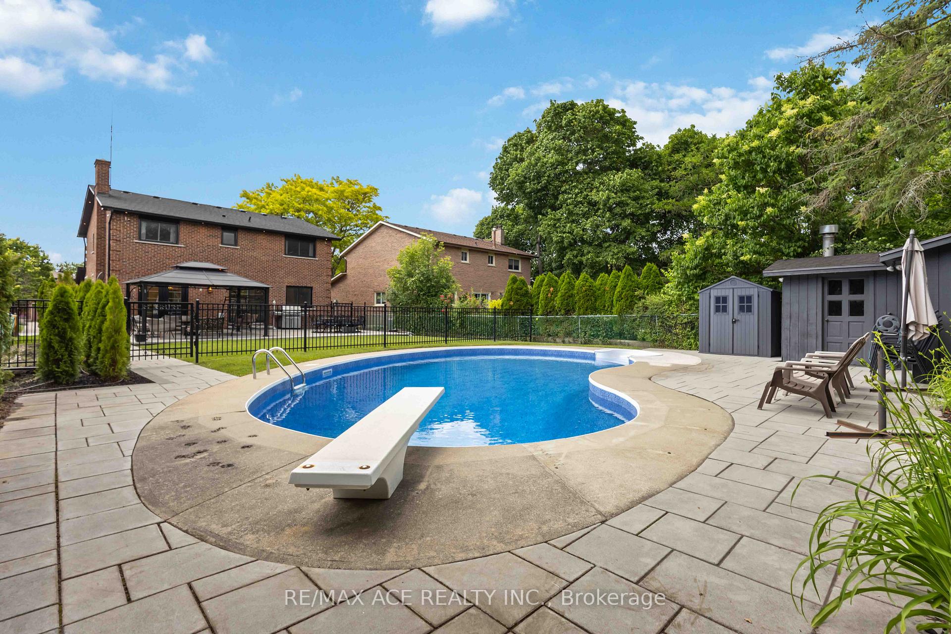 Photo 48 of 19 Barker Court, Markham, Sherwood-Amberglen — HOMEH