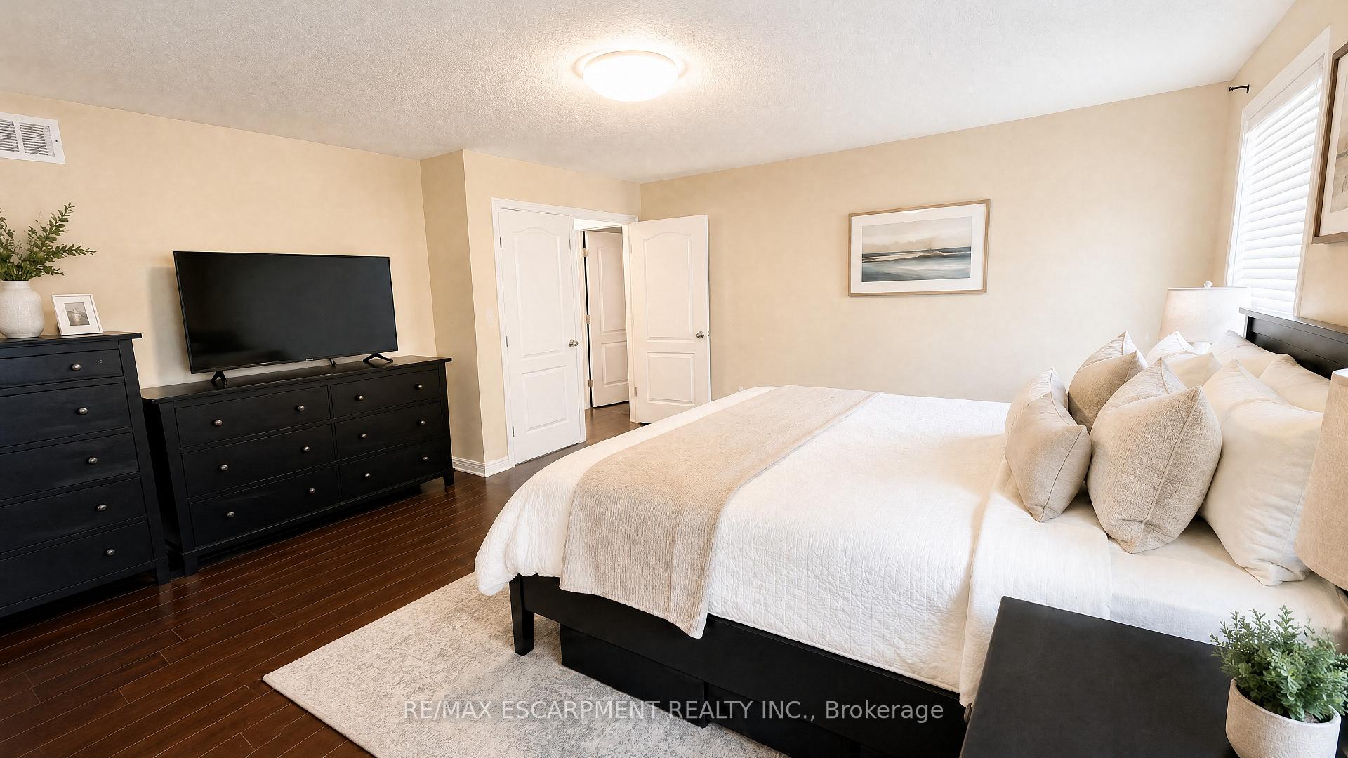 Photo 10 of 349 Braithwaite Avenue, Hamilton, Ancaster — HOMEH