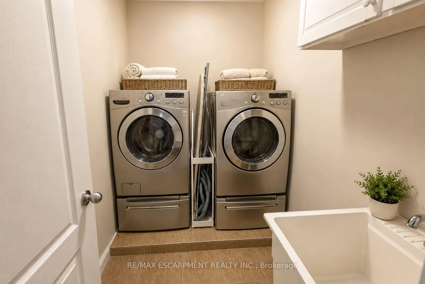Photo 20 of 349 Braithwaite Avenue, Hamilton, Ancaster — HOMEH