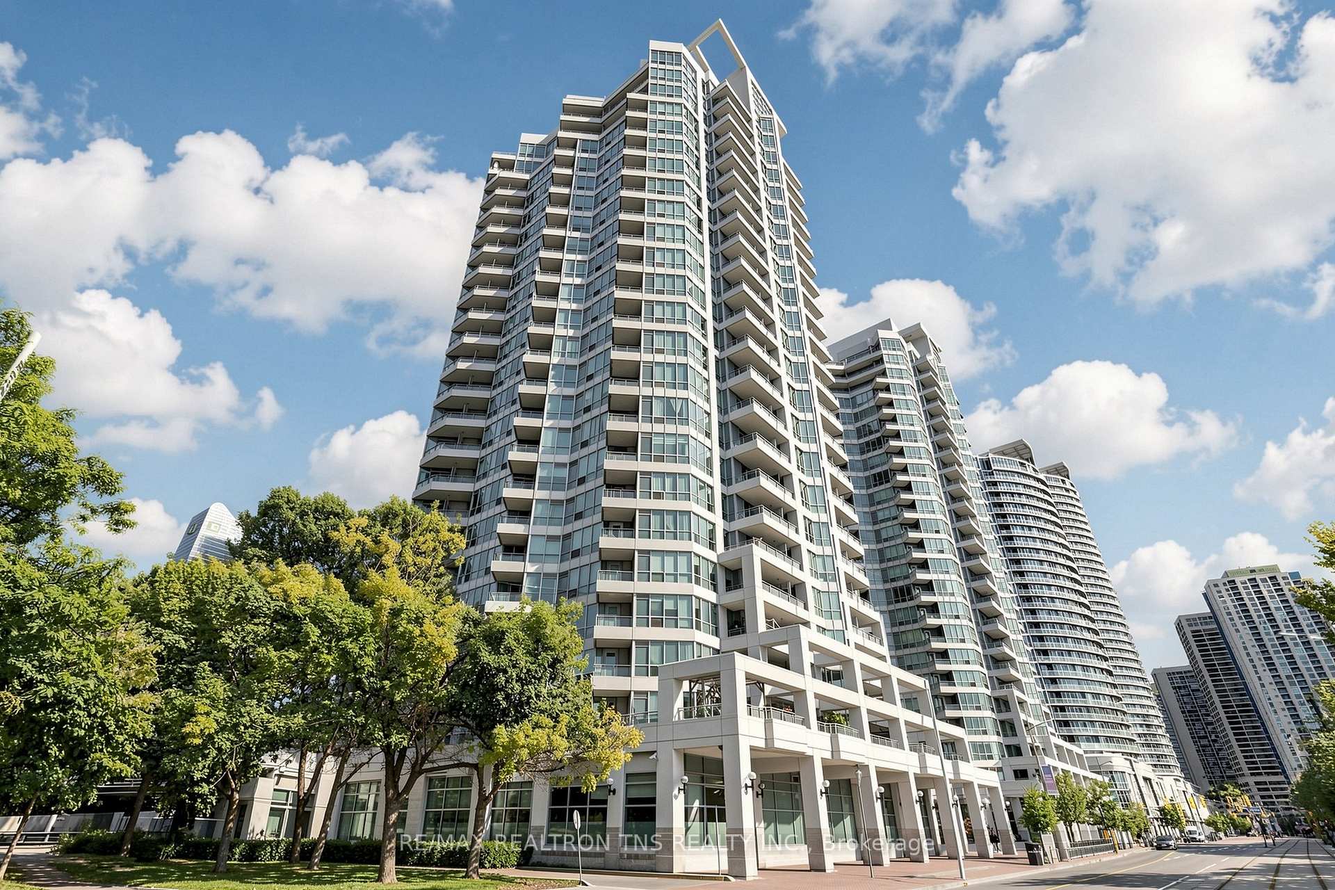 Photo 2 of Unit 1501, 228 Queens Quay W, Toronto, Waterfront Communities — HOMEH
