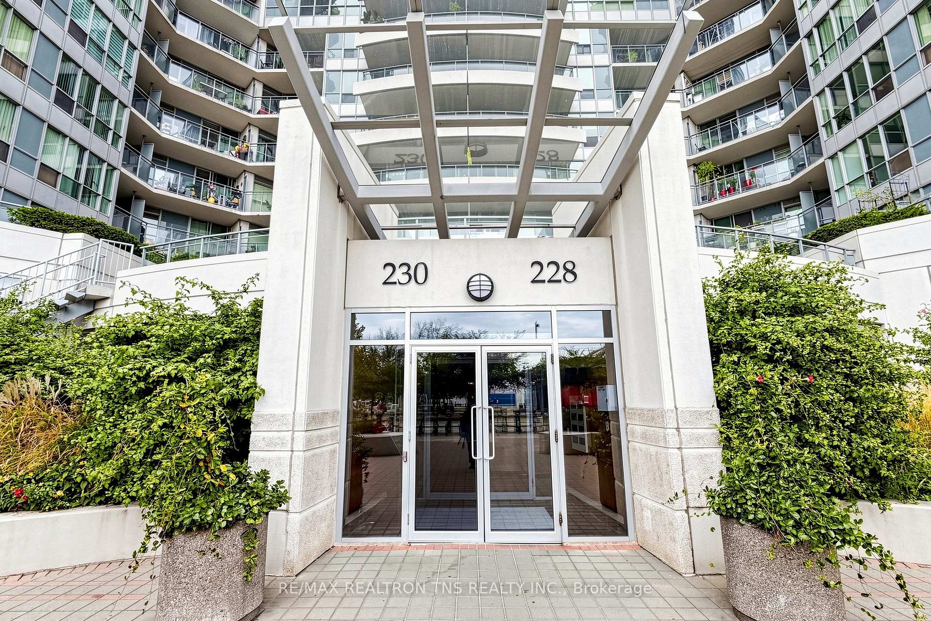 Photo 5 of Unit 1501, 228 Queens Quay W, Toronto, Waterfront Communities — HOMEH