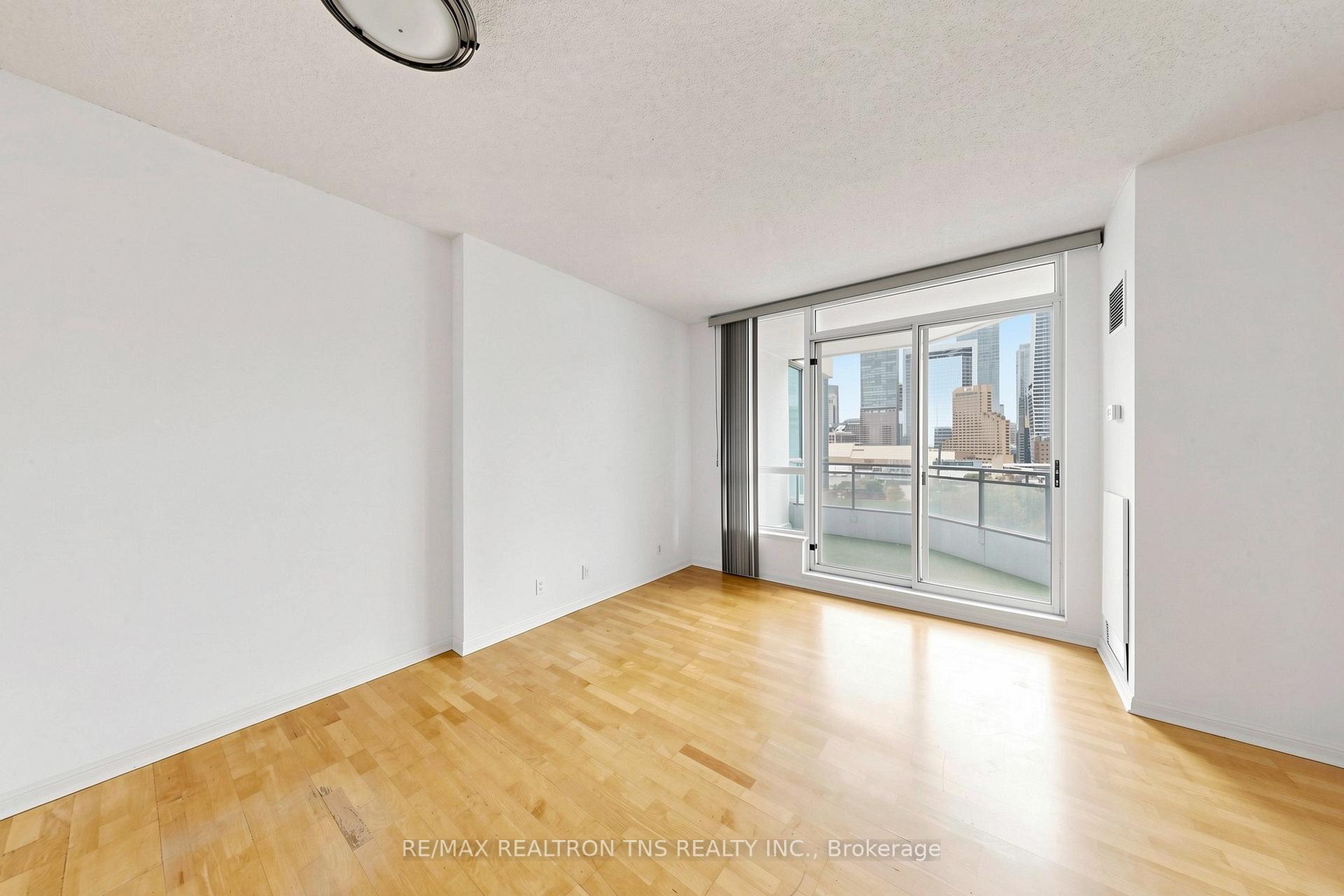 Photo 13 of Unit 1501, 228 Queens Quay W, Toronto, Waterfront Communities — HOMEH