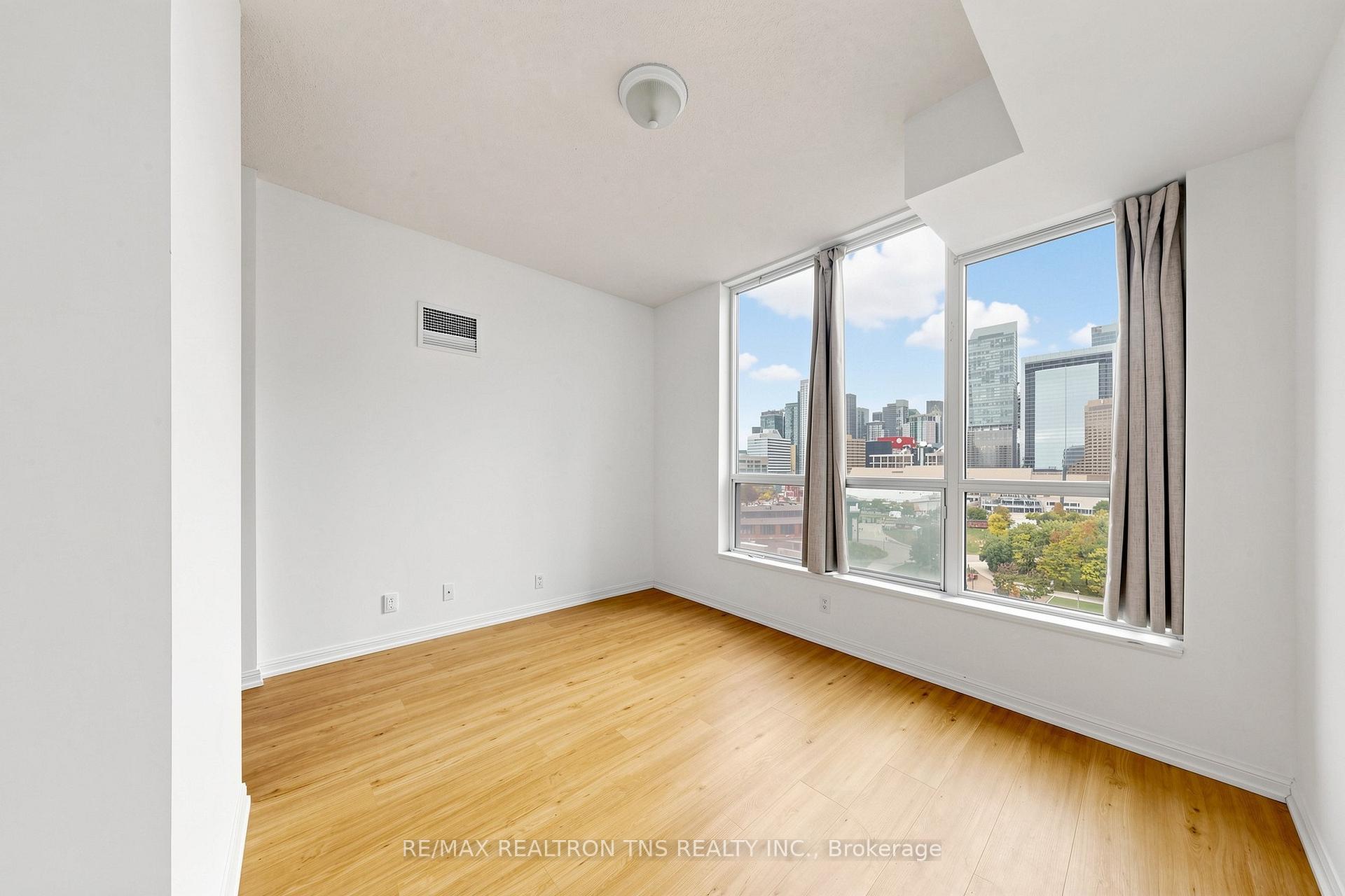 Photo 24 of Unit 1501, 228 Queens Quay W, Toronto, Waterfront Communities — HOMEH