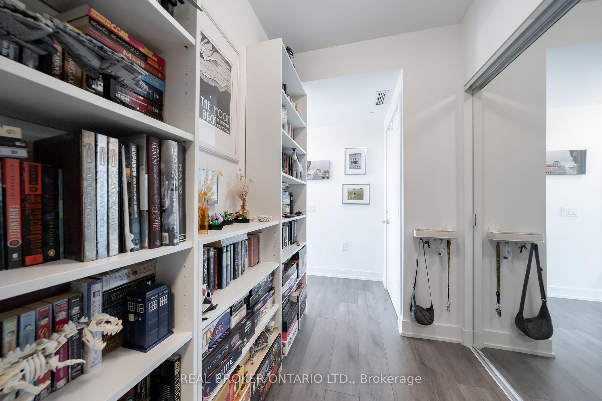 Photo 3 of Unit 2108, 575 Bloor Street E, Toronto, North St. James Town — HOMEH