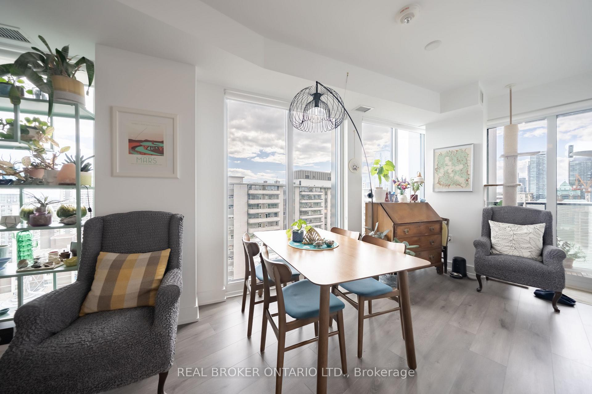 Photo 4 of Unit 2108, 575 Bloor Street E, Toronto, North St. James Town — HOMEH