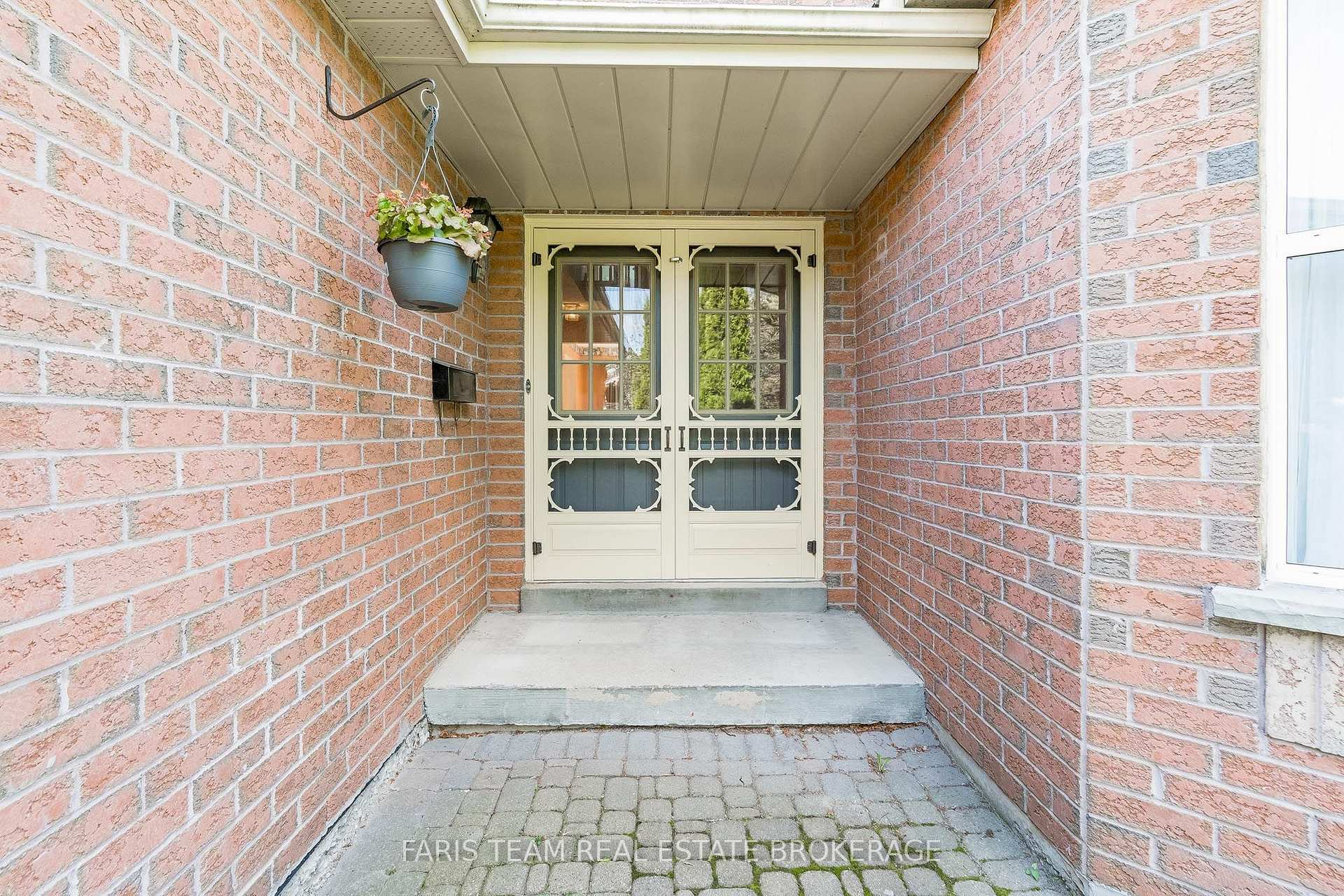 Photo 4 of 230 Mary Anne Drive, Barrie, Painswick North — HOMEH