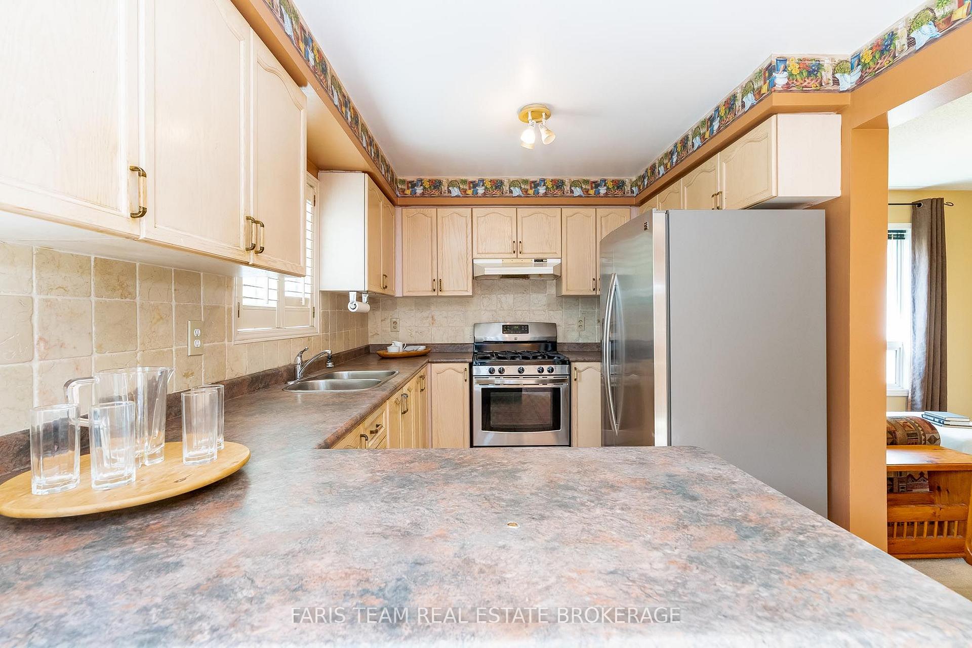 Photo 5 of 230 Mary Anne Drive, Barrie, Painswick North — HOMEH