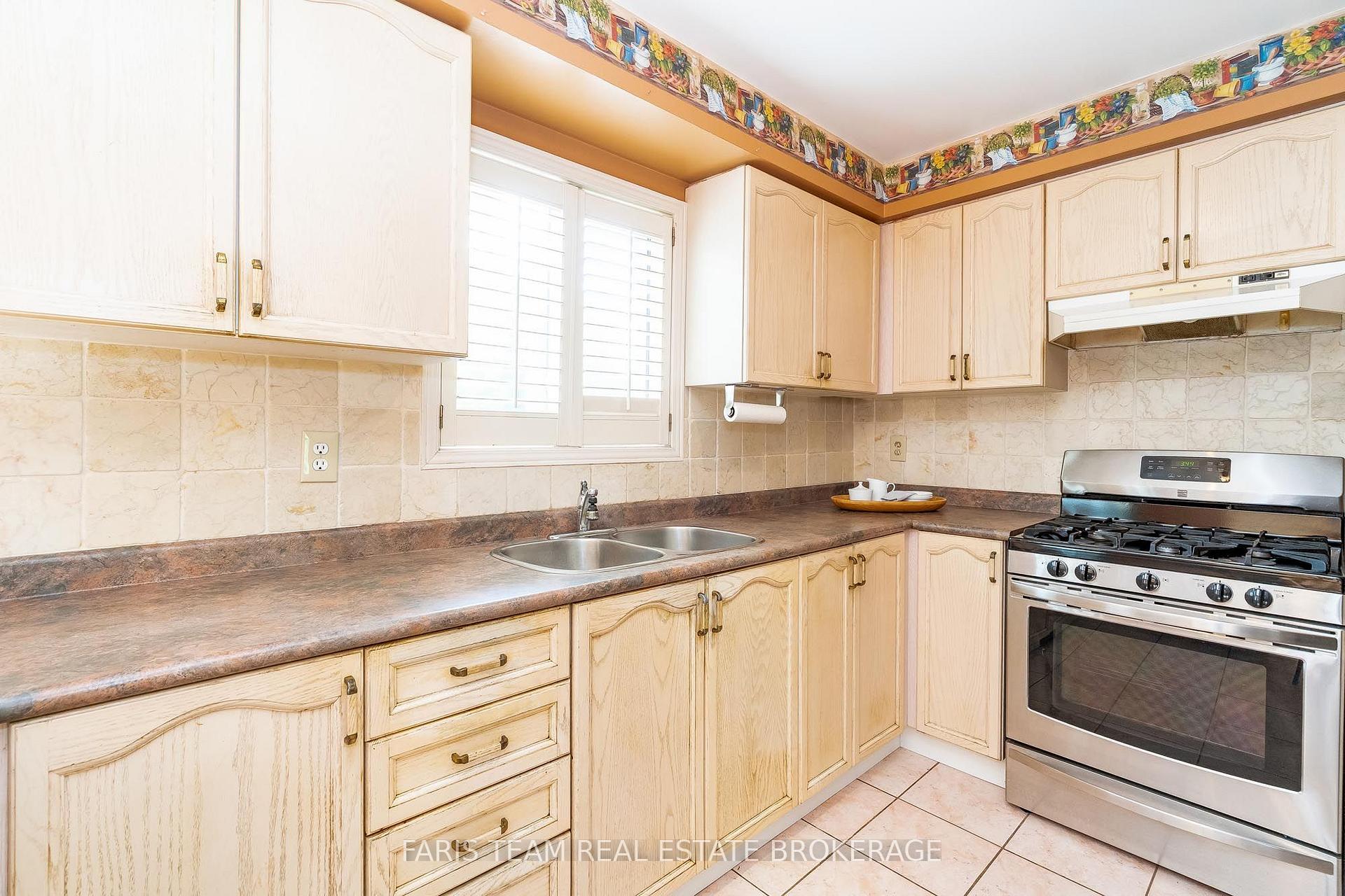 Photo 7 of 230 Mary Anne Drive, Barrie, Painswick North — HOMEH