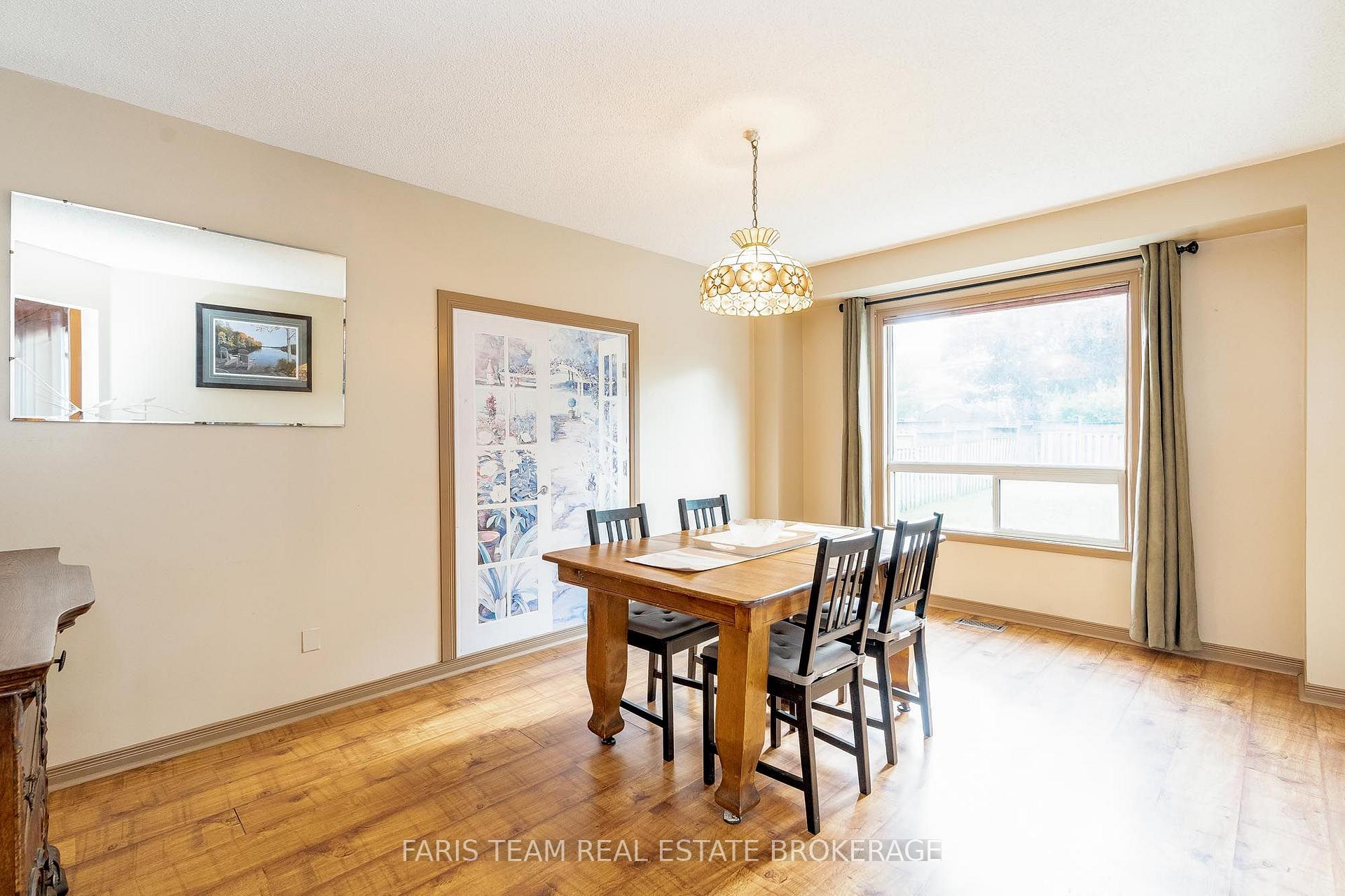 Photo 10 of 230 Mary Anne Drive, Barrie, Painswick North — HOMEH