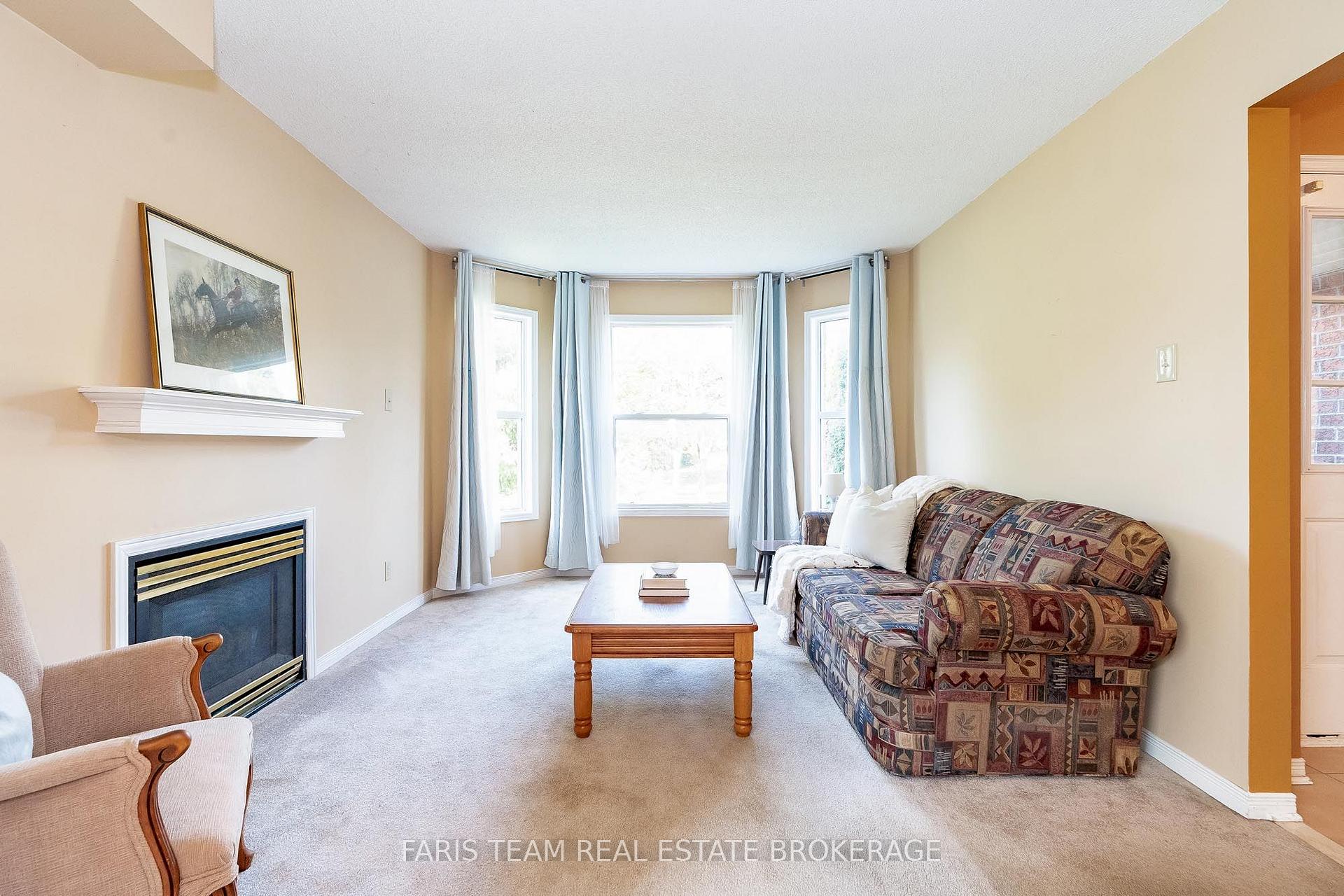 Photo 13 of 230 Mary Anne Drive, Barrie, Painswick North — HOMEH