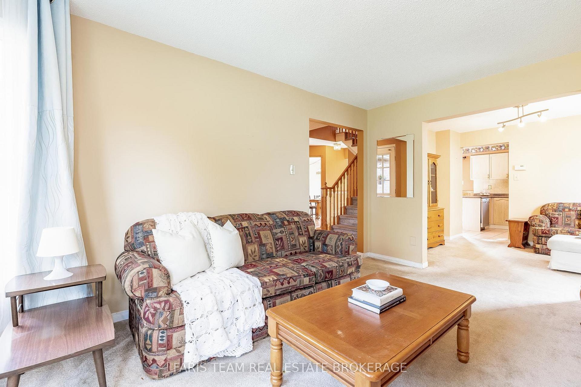Photo 15 of 230 Mary Anne Drive, Barrie, Painswick North — HOMEH