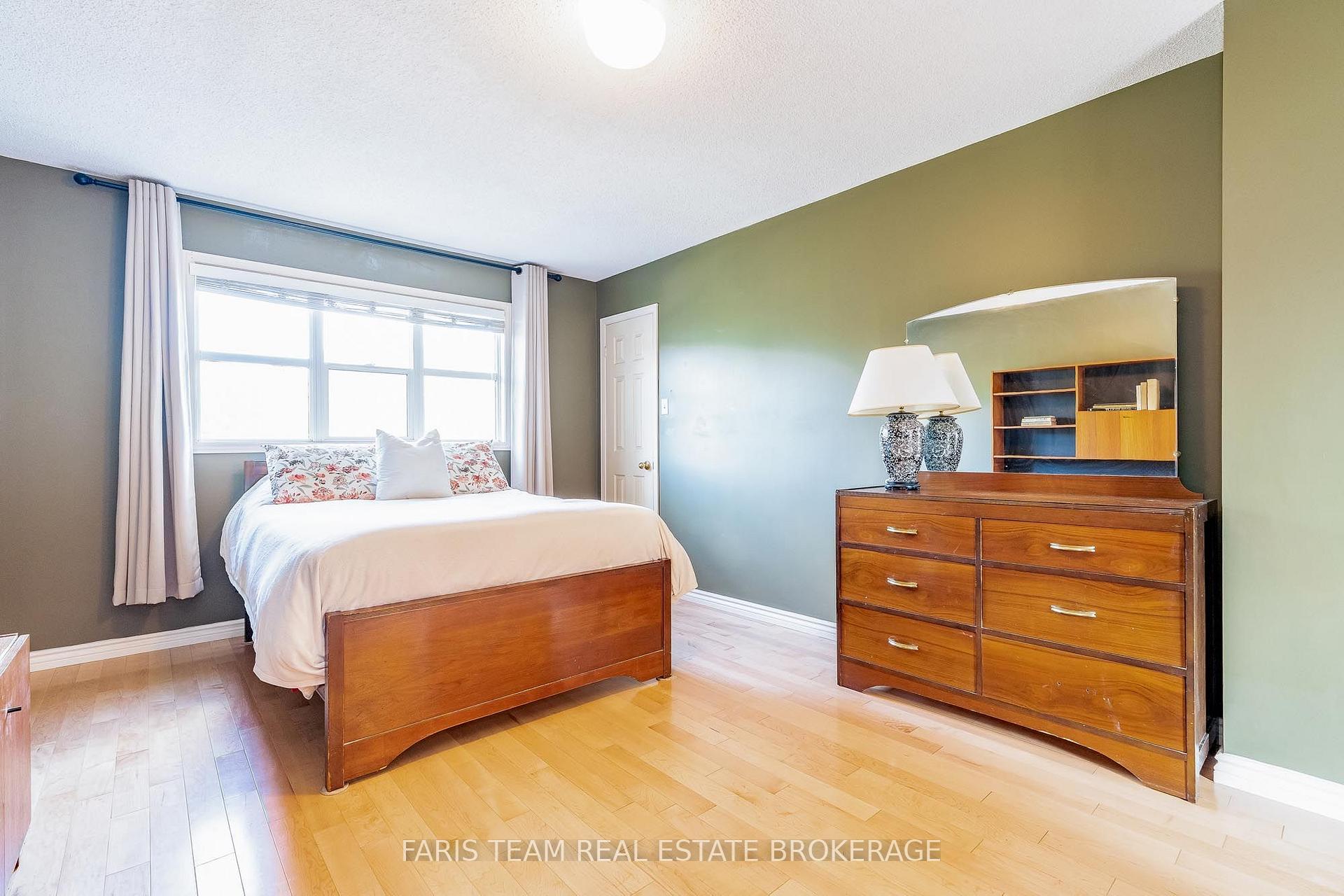 Photo 20 of 230 Mary Anne Drive, Barrie, Painswick North — HOMEH