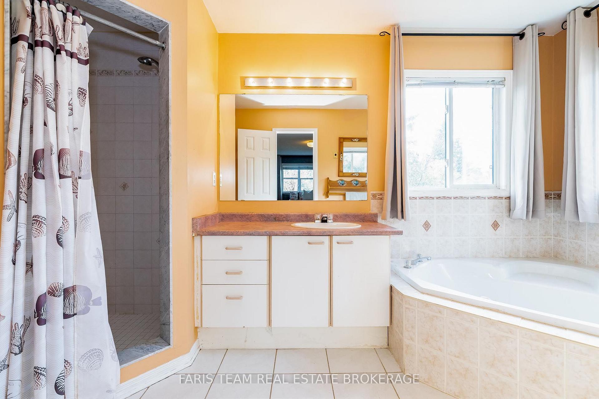 Photo 22 of 230 Mary Anne Drive, Barrie, Painswick North — HOMEH