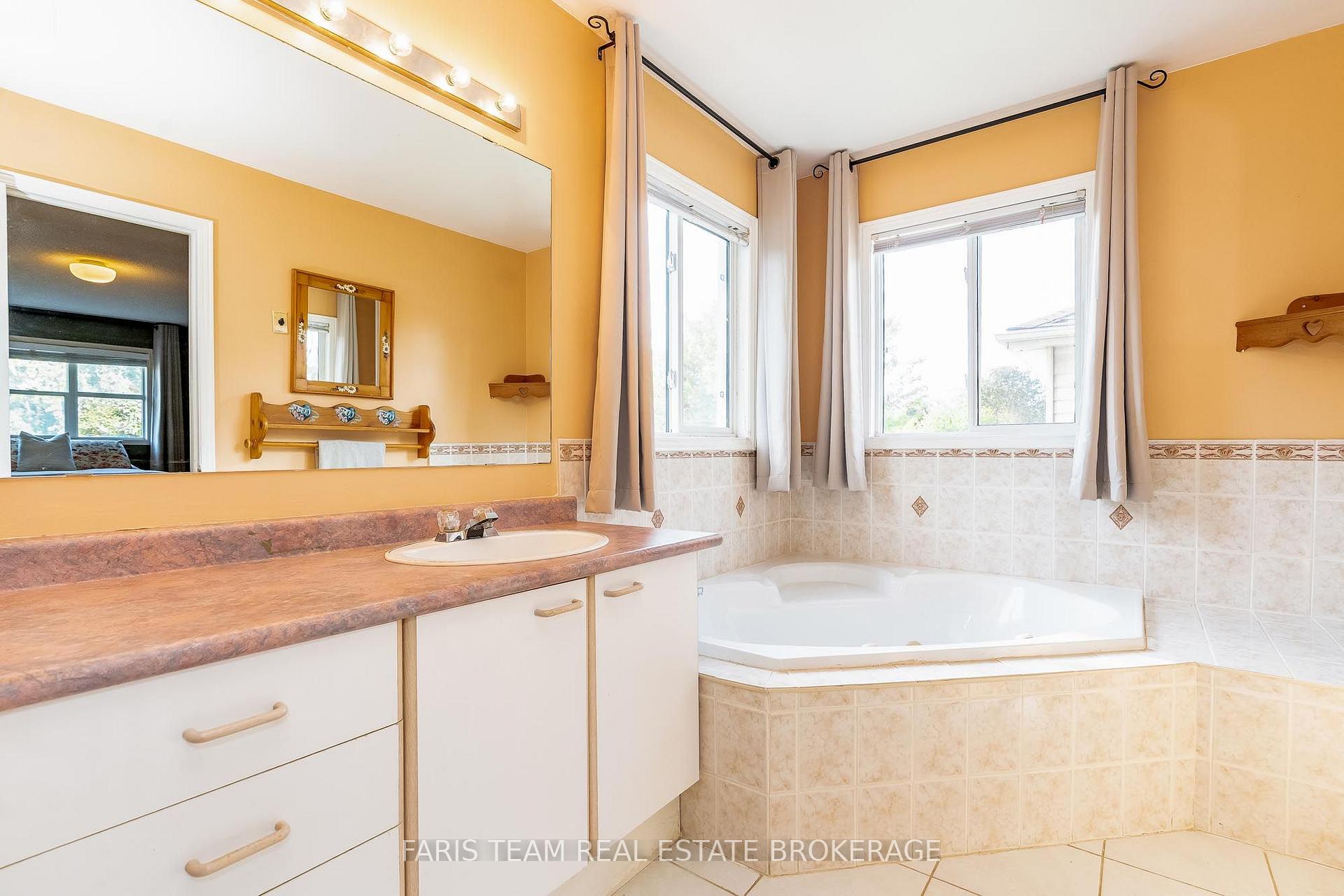 Photo 23 of 230 Mary Anne Drive, Barrie, Painswick North — HOMEH
