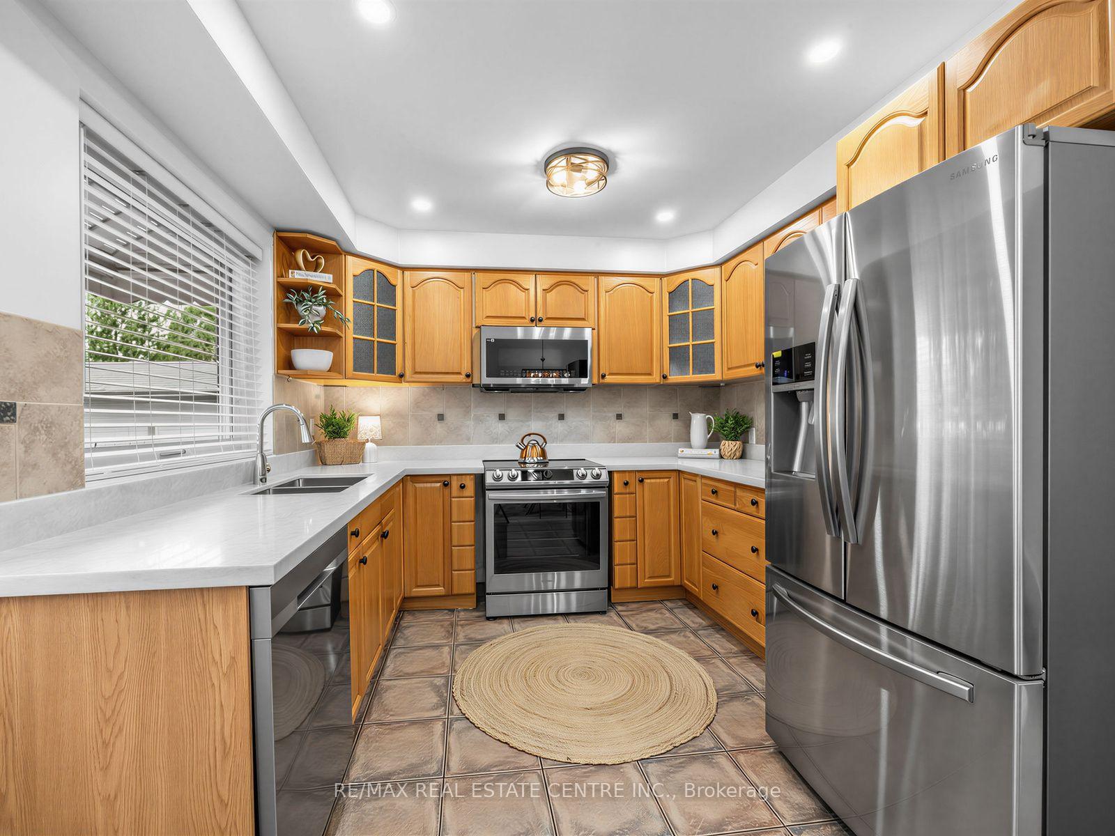 Photo 21 of 2475 Brookhurst Road, Mississauga, Clarkson — HOMEH