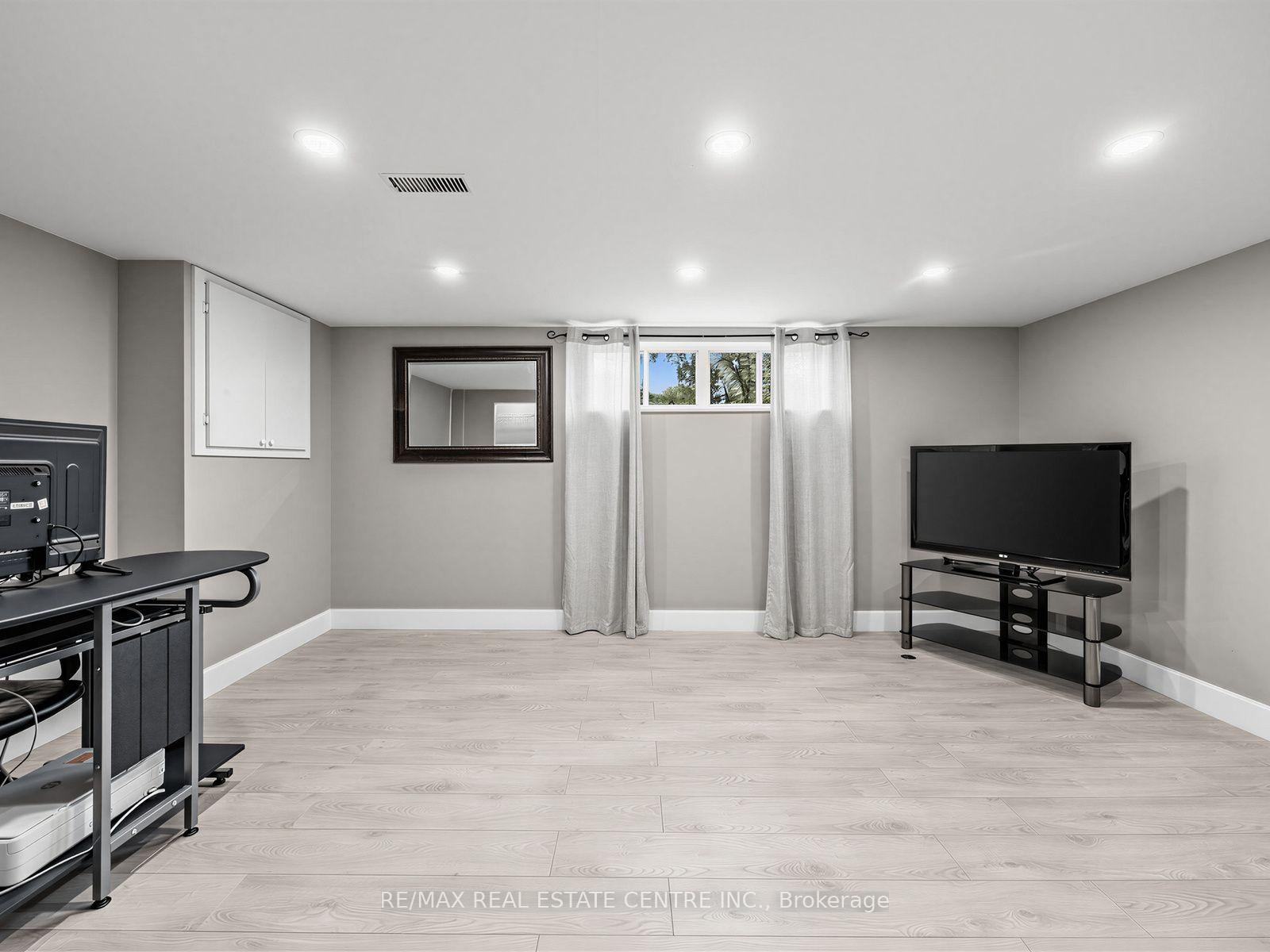 Photo 43 of 2475 Brookhurst Road, Mississauga, Clarkson — HOMEH