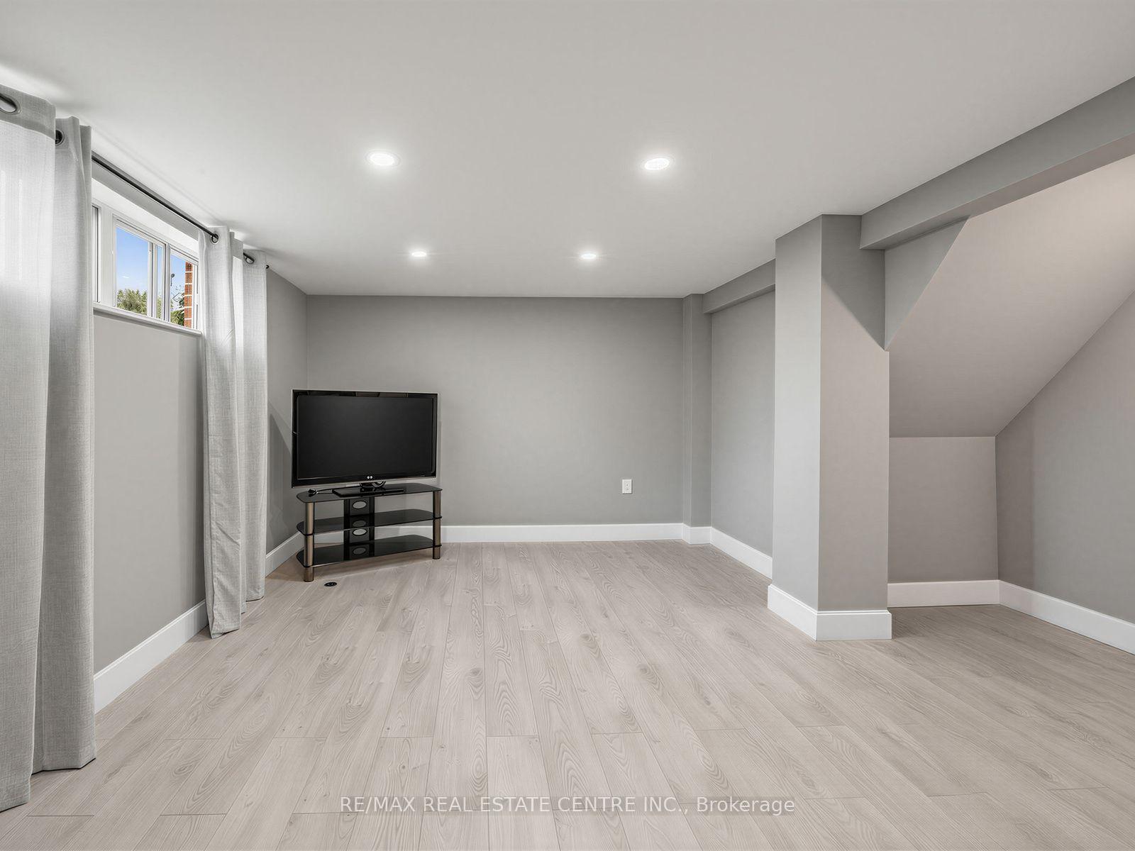 Photo 47 of 2475 Brookhurst Road, Mississauga, Clarkson — HOMEH