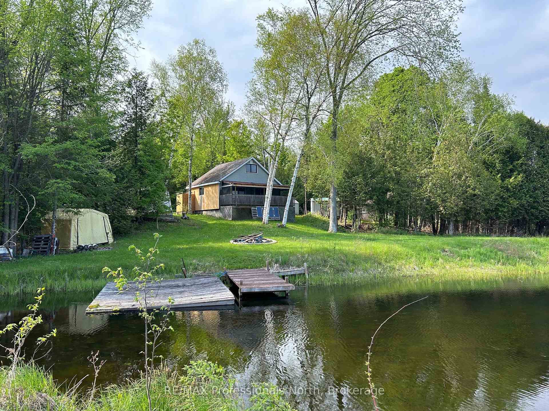 Photo of 810 4th Line