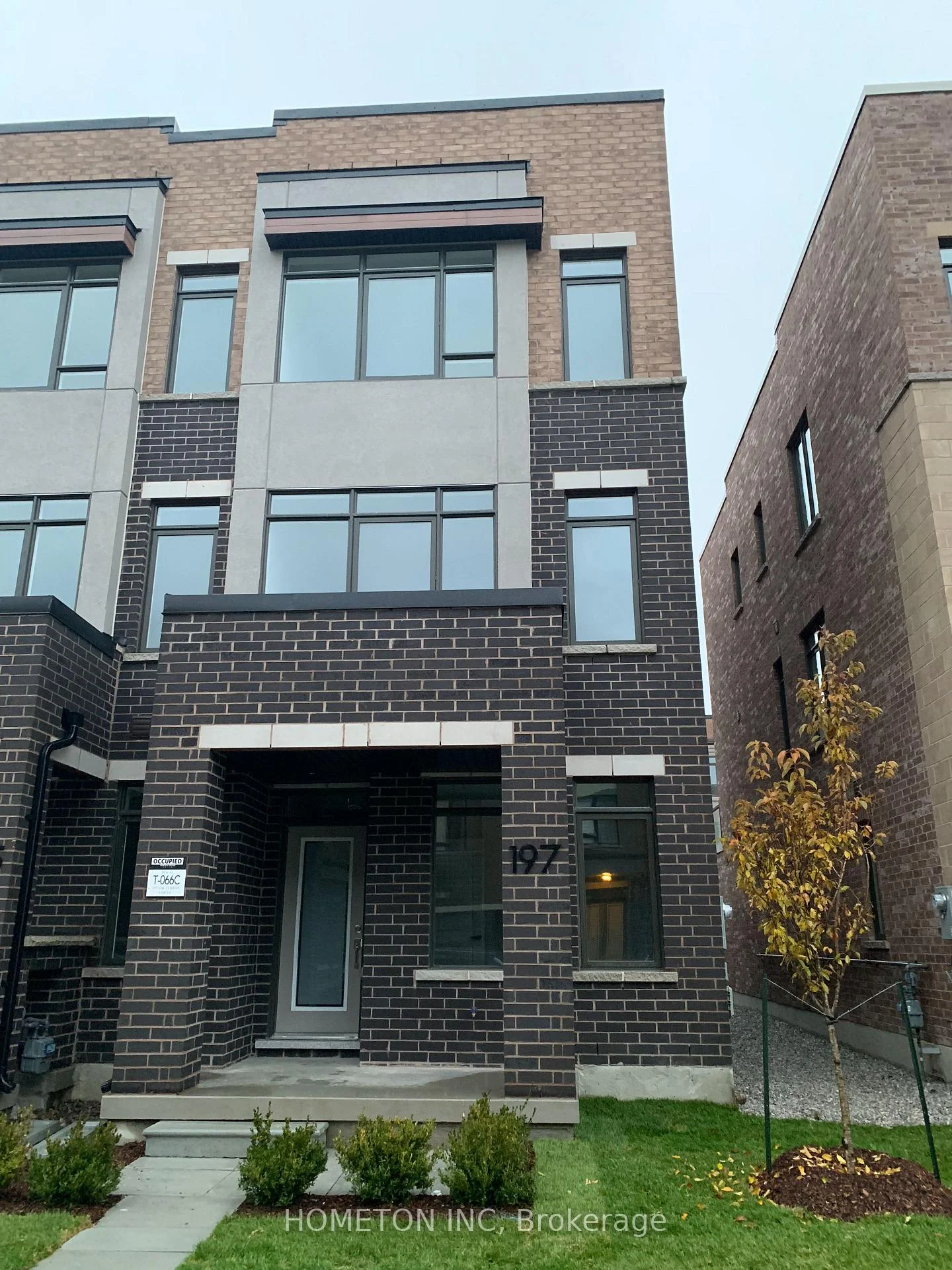 Photo 2 of 197 Salterton Circle, Vaughan, Maple — HOMEH