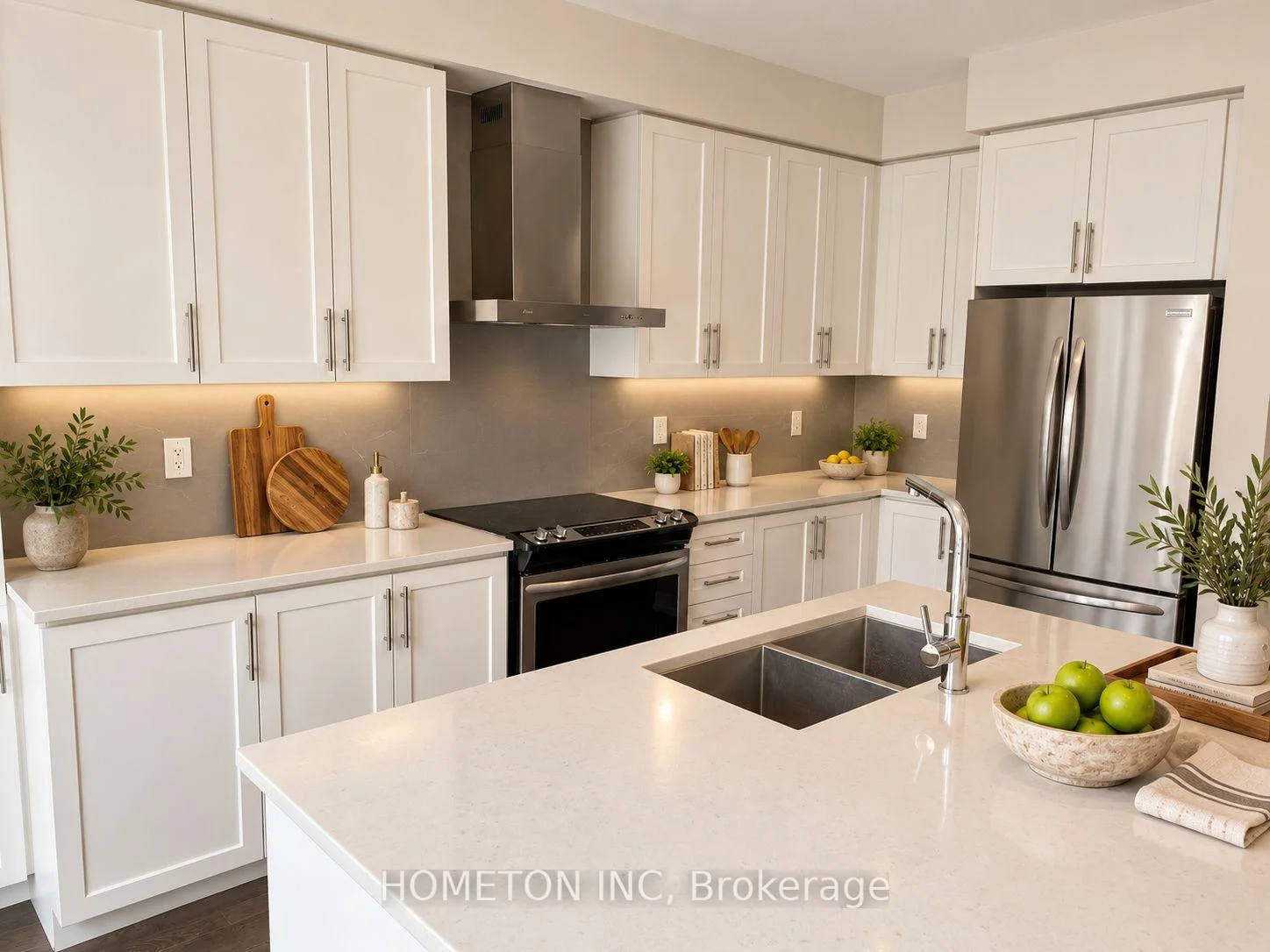 Photo 3 of 197 Salterton Circle, Vaughan, Maple — HOMEH