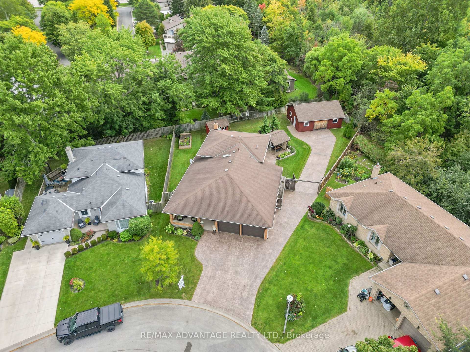 Photo 4 of 43 Lynngate Grove, London, South M — HOMEH