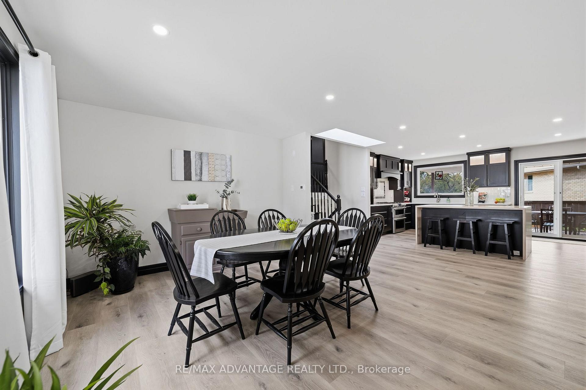 Photo 40 of 43 Lynngate Grove, London, South M — HOMEH