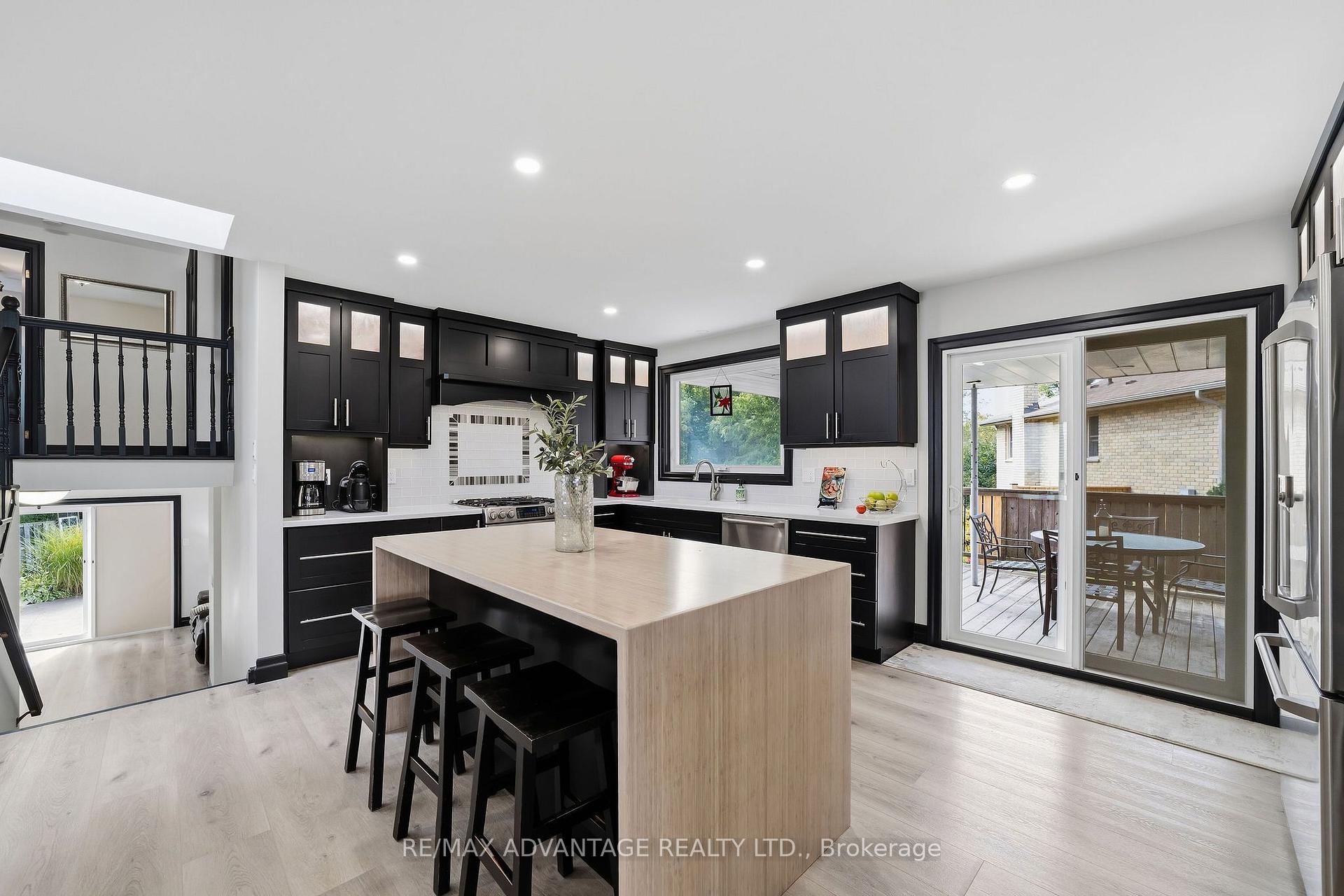 Photo 41 of 43 Lynngate Grove, London, South M — HOMEH