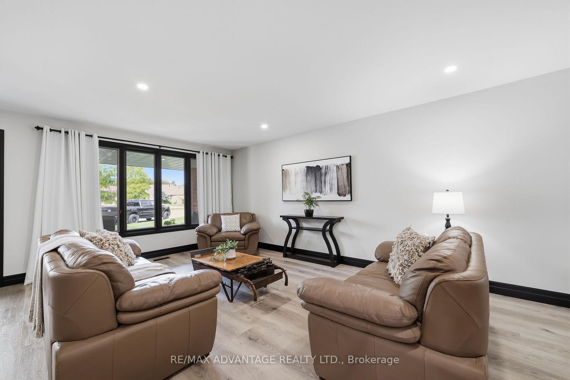 Photo 43 of 43 Lynngate Grove, London, South M — HOMEH