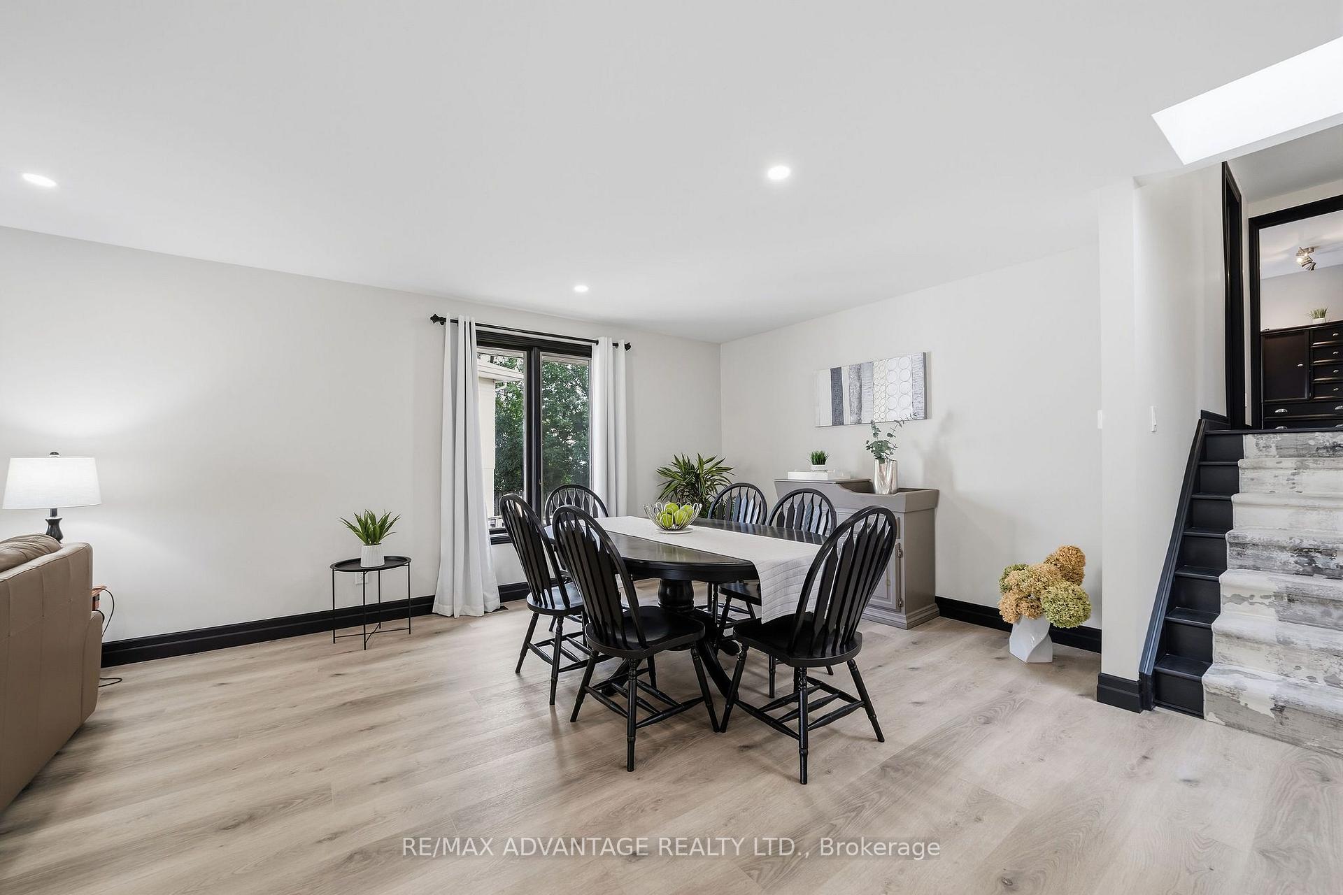 Photo 44 of 43 Lynngate Grove, London, South M — HOMEH