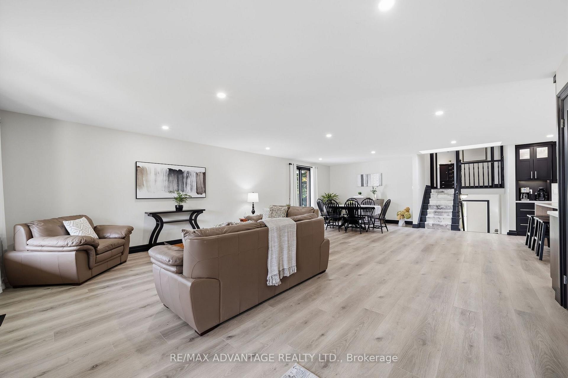 Photo 45 of 43 Lynngate Grove, London, South M — HOMEH