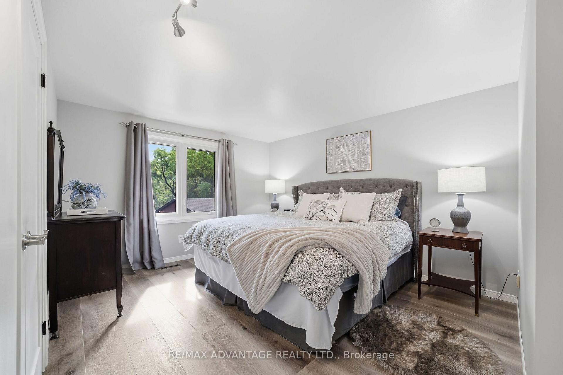 Photo 48 of 43 Lynngate Grove, London, South M — HOMEH