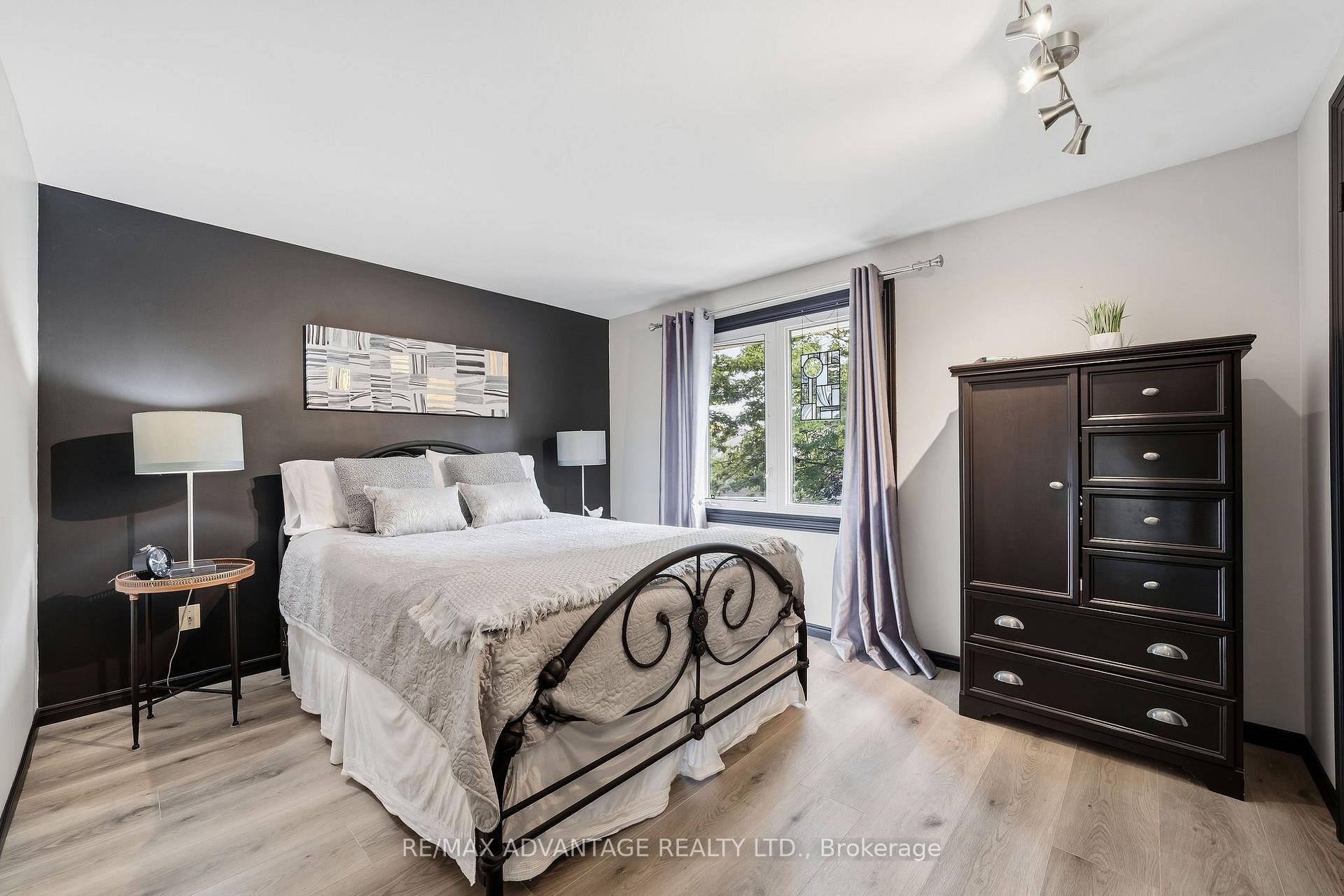 Photo 50 of 43 Lynngate Grove, London, South M — HOMEH