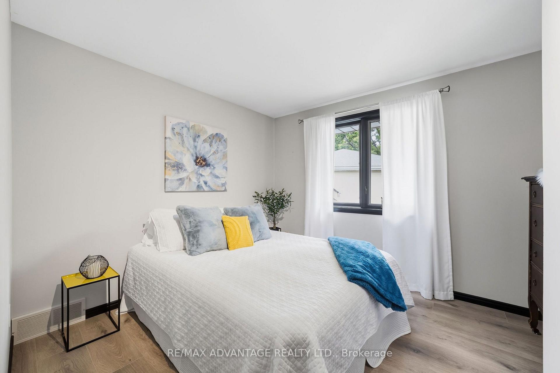 Photo 51 of 43 Lynngate Grove, London, South M — HOMEH