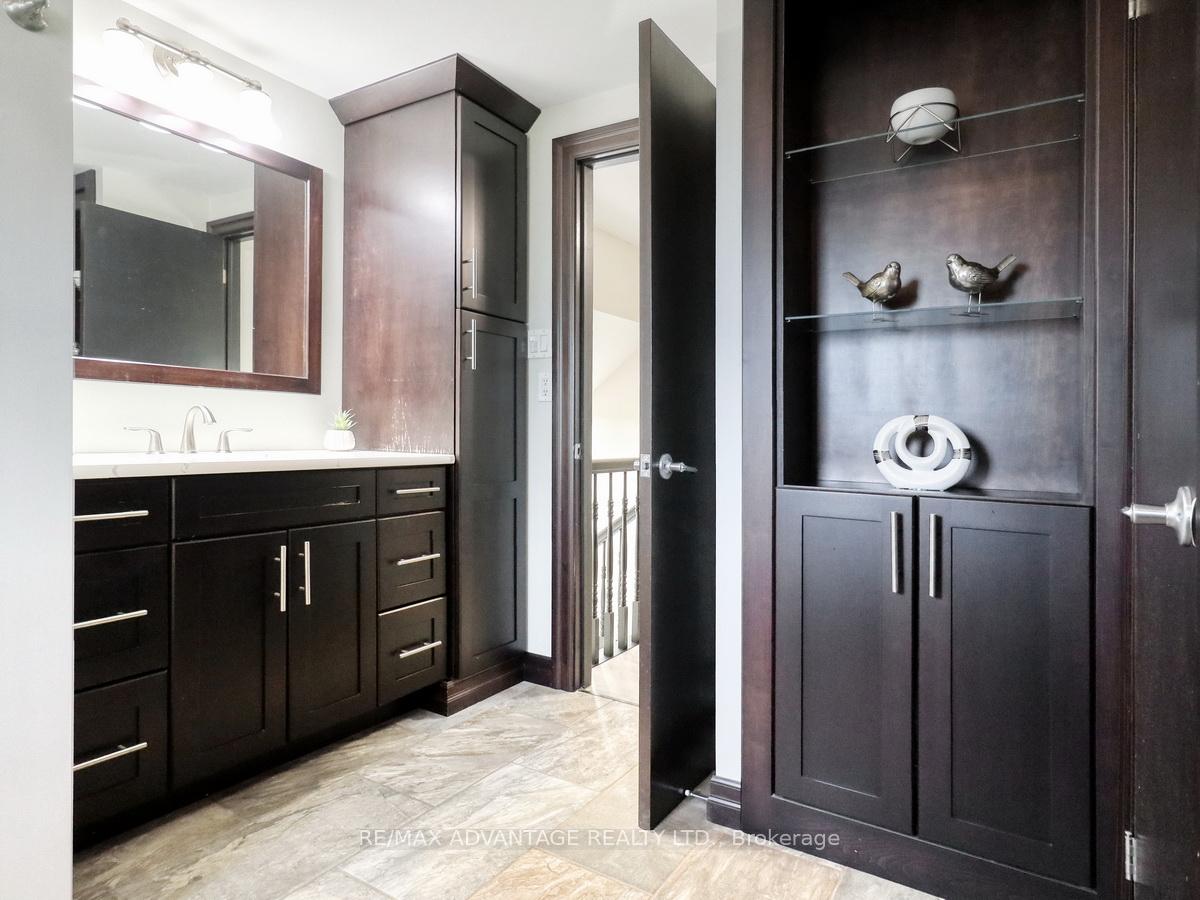 Photo 56 of 43 Lynngate Grove, London, South M — HOMEH